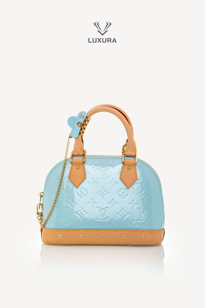 <span style="font-size: 10px;letter-spacing: .15em">HARD TO FIND</span><br>            <strong>LOUIS VUITTON</strong><br>            <div style="margin-top:10px;font-size:16px">Vernis Hairclip Alma BB Sky M24062</div><br>