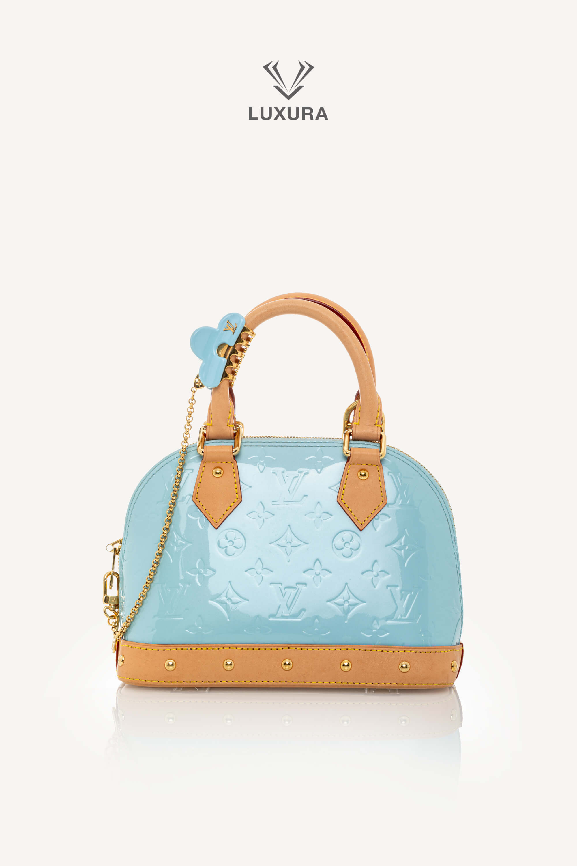 <span style="font-size: 10px;letter-spacing: .15em">HARD TO FIND</span><br>            <strong>LOUIS VUITTON</strong><br>            <div style="margin-top:10px;font-size:16px">Vernis Hairclip Alma BB Sky M24062</div><br>