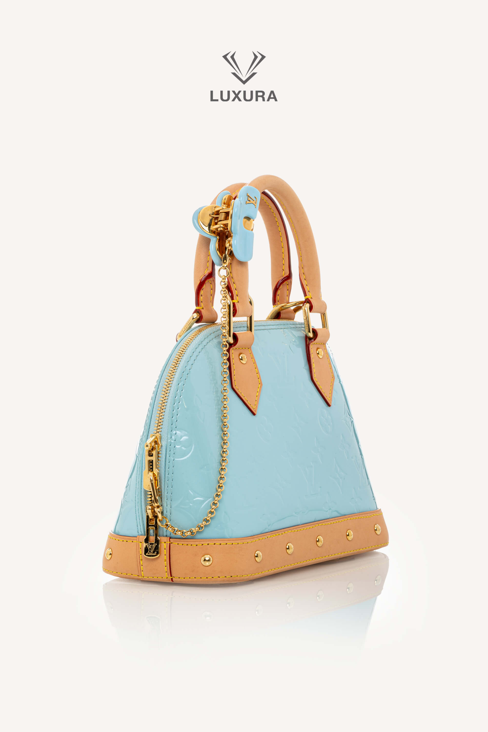 <span style="font-size: 10px;letter-spacing: .15em">HARD TO FIND</span><br>            <strong>LOUIS VUITTON</strong><br>            <div style="margin-top:10px;font-size:16px">Vernis Hairclip Alma BB Sky M24062</div><br> - Image 4