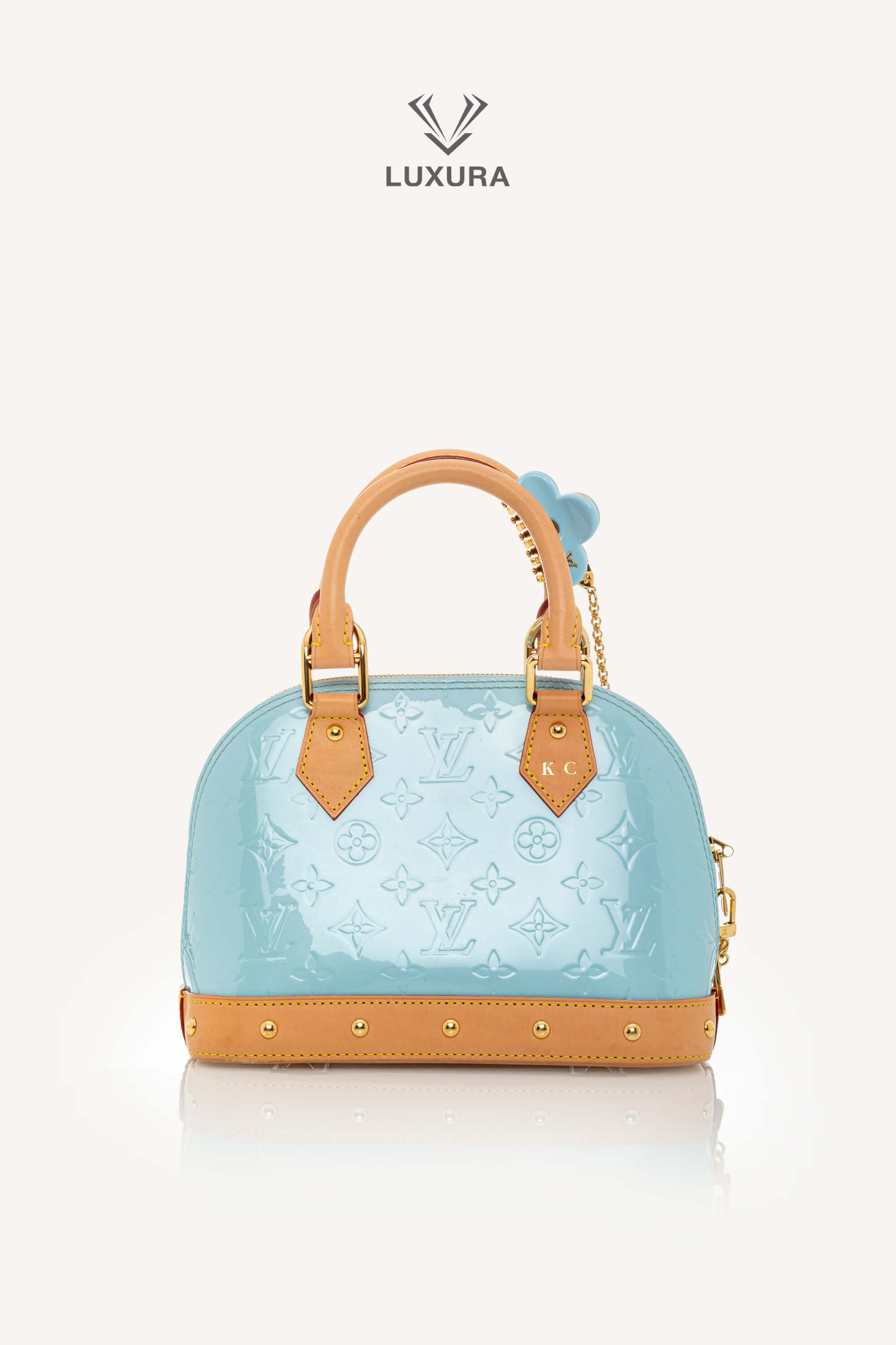 <span style="font-size: 10px;letter-spacing: .15em">HARD TO FIND</span><br>            <strong>LOUIS VUITTON</strong><br>            <div style="margin-top:10px;font-size:16px">Vernis Hairclip Alma BB Sky M24062</div><br> - Image 5