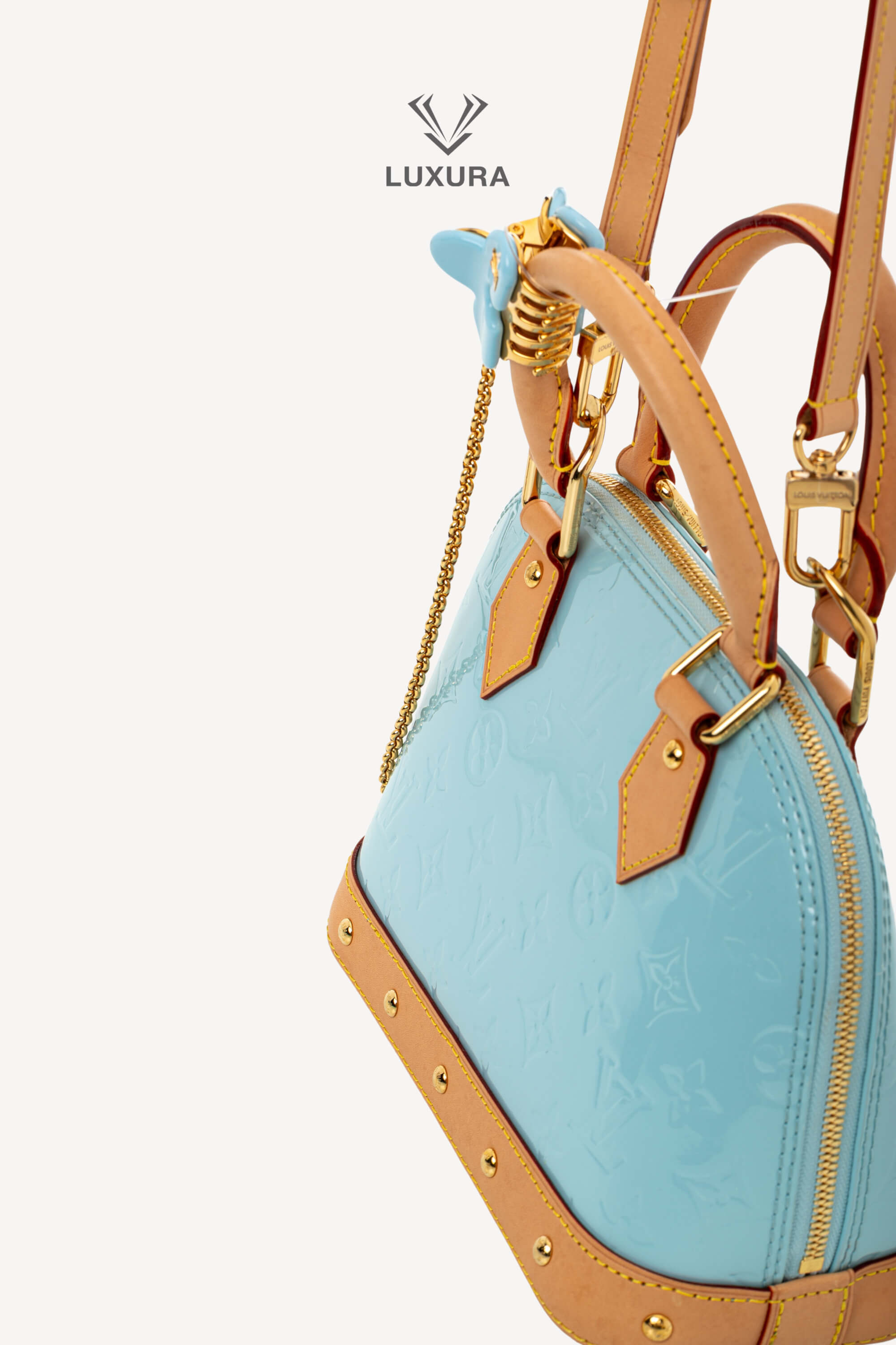 <span style="font-size: 10px;letter-spacing: .15em">HARD TO FIND</span><br>            <strong>LOUIS VUITTON</strong><br>            <div style="margin-top:10px;font-size:16px">Vernis Hairclip Alma BB Sky M24062</div><br> - Image 7