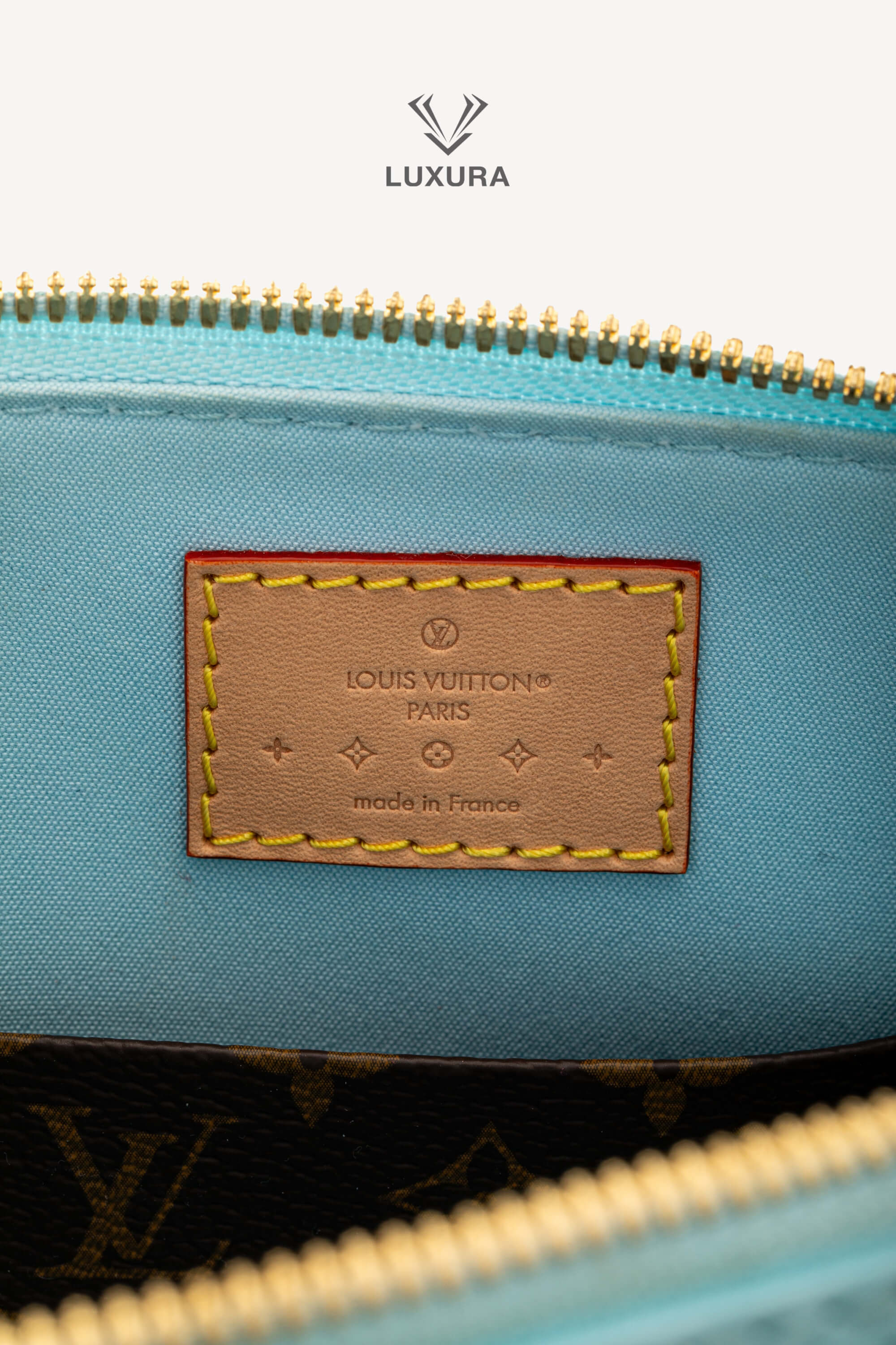 <span style="font-size: 10px;letter-spacing: .15em">HARD TO FIND</span><br>            <strong>LOUIS VUITTON</strong><br>            <div style="margin-top:10px;font-size:16px">Vernis Hairclip Alma BB Sky M24062</div><br> - Image 14