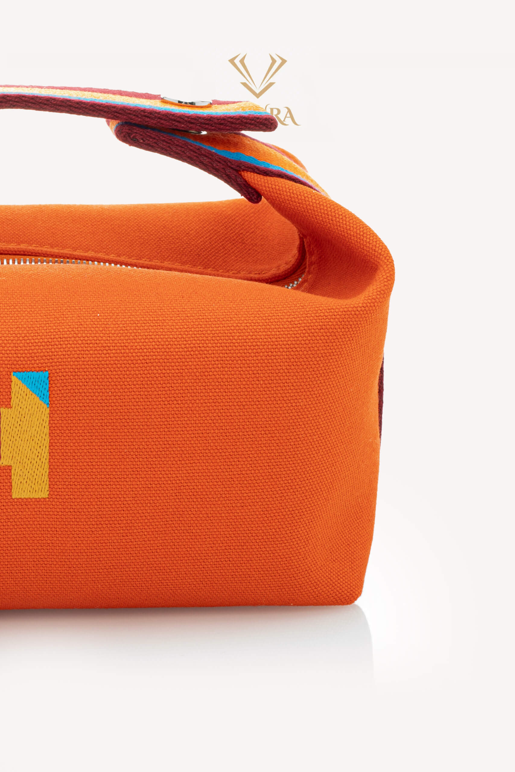 <span style="font-size: 10px; color: rgb(101, 101, 101);letter-spacing: .15em;">NEW COLLECTION</span><br><strong> HERMES </strong><br><div style="margin-top:10px; font-size:16px;"> Small Bride-a-Brac H Pavillion Case Orange Feu </div><br> - Image 7