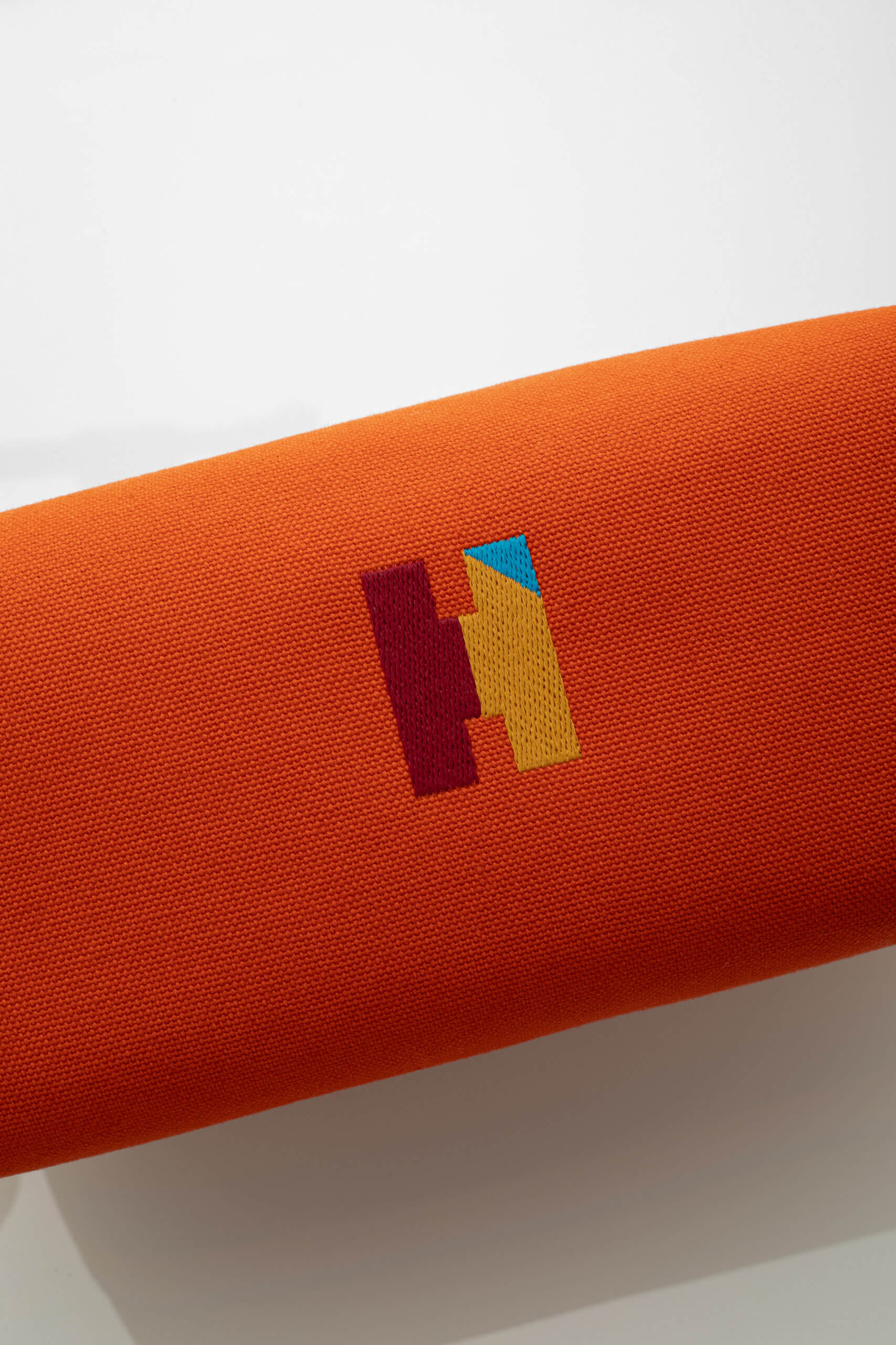 <span style="font-size: 10px; color: rgb(101, 101, 101);letter-spacing: .15em;">NEW COLLECTION</span><br><strong> HERMES </strong><br><div style="margin-top:10px; font-size:16px;"> Small Bride-a-Brac H Pavillion Case Orange Feu </div><br> - Image 9