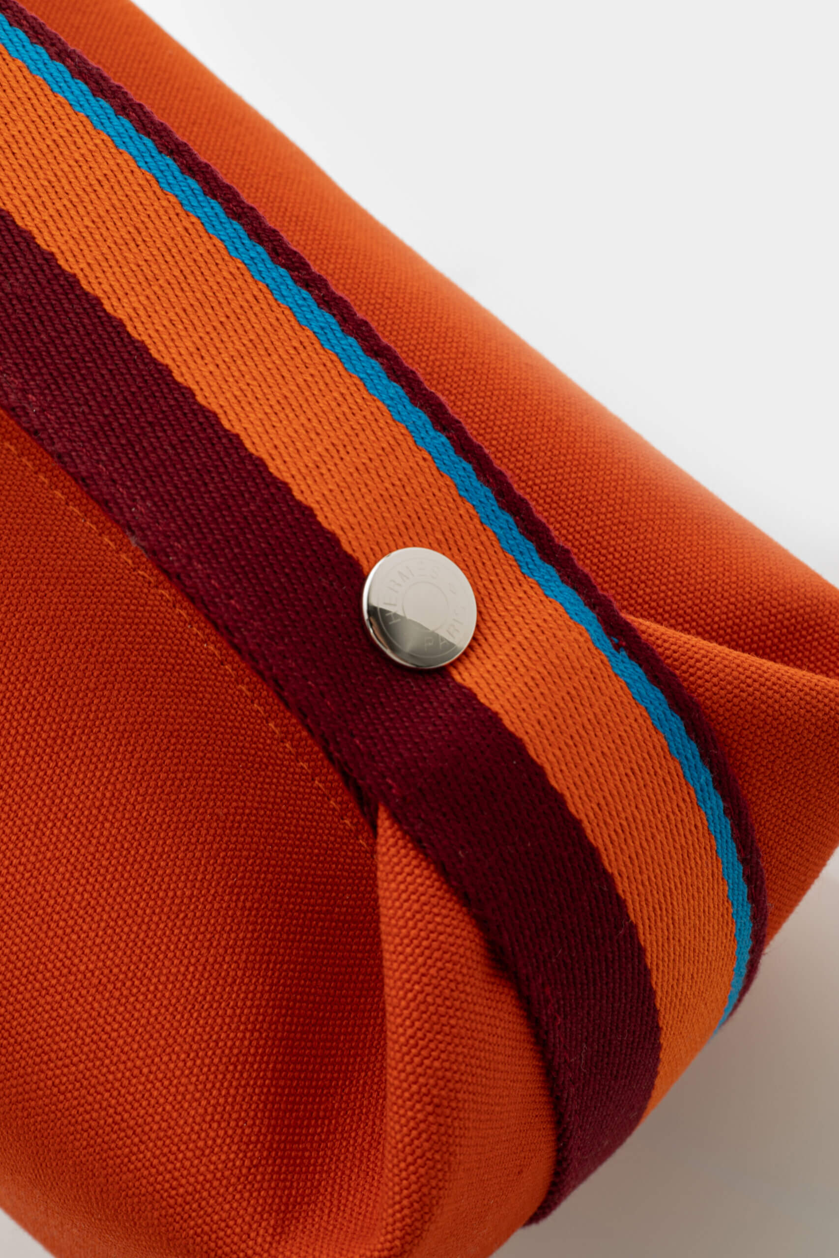 <span style="font-size: 10px; color: rgb(101, 101, 101);letter-spacing: .15em;">NEW COLLECTION</span><br><strong> HERMES </strong><br><div style="margin-top:10px; font-size:16px;"> Small Bride-a-Brac H Pavillion Case Orange Feu </div><br> - Image 12