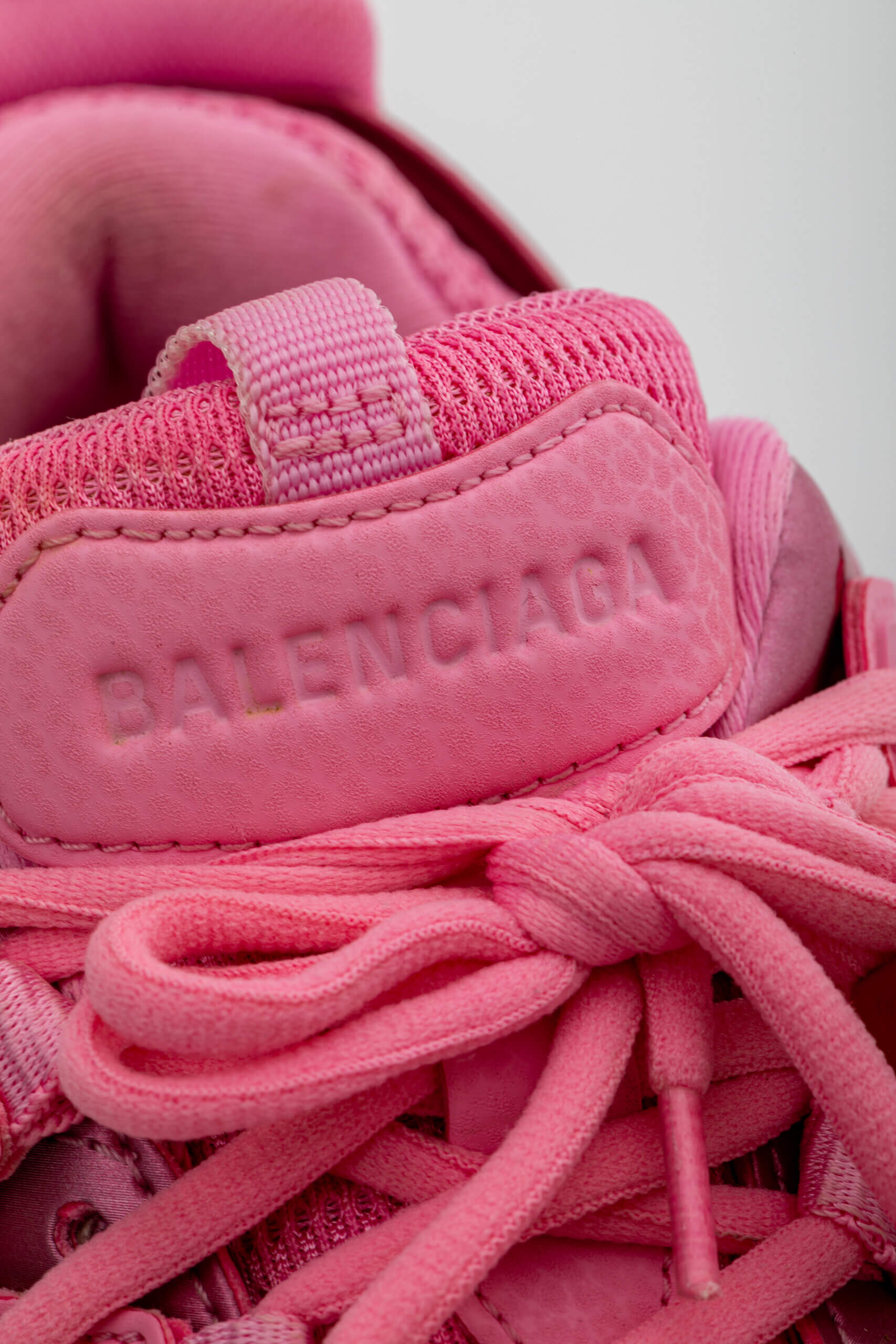 <span style="font-size: 10px;letter-spacing: .15em">BEST DEAL</span><br> <strong>BALENCIAGA</strong><br> <div style="margin-top:10px;font-size:16px">Mesh Nylon Track Sneaker Pink 38</div><br> - Image 16