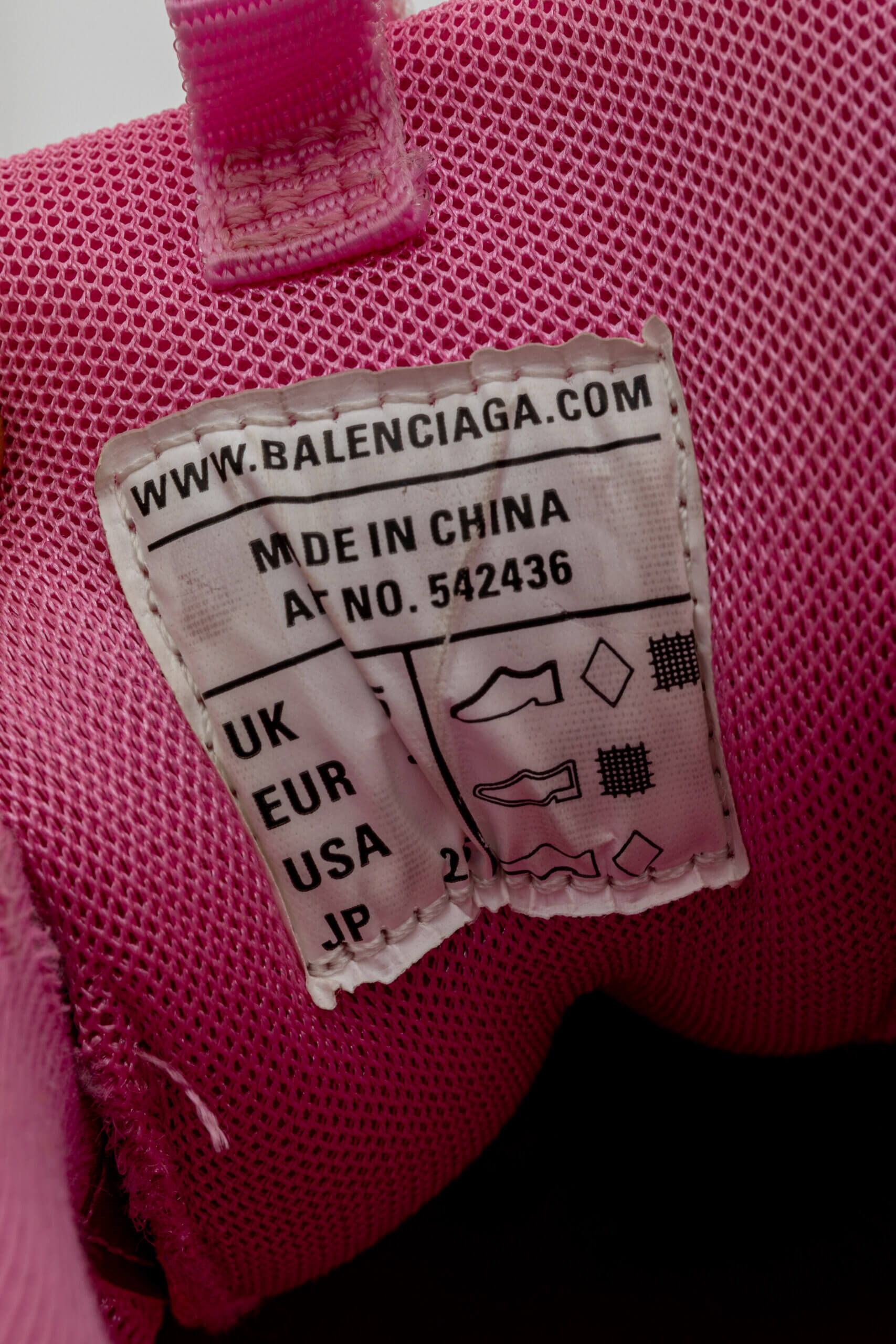 <span style="font-size: 10px;letter-spacing: .15em">BEST DEAL</span><br> <strong>BALENCIAGA</strong><br> <div style="margin-top:10px;font-size:16px">Mesh Nylon Track Sneaker Pink 38</div><br> - Image 21