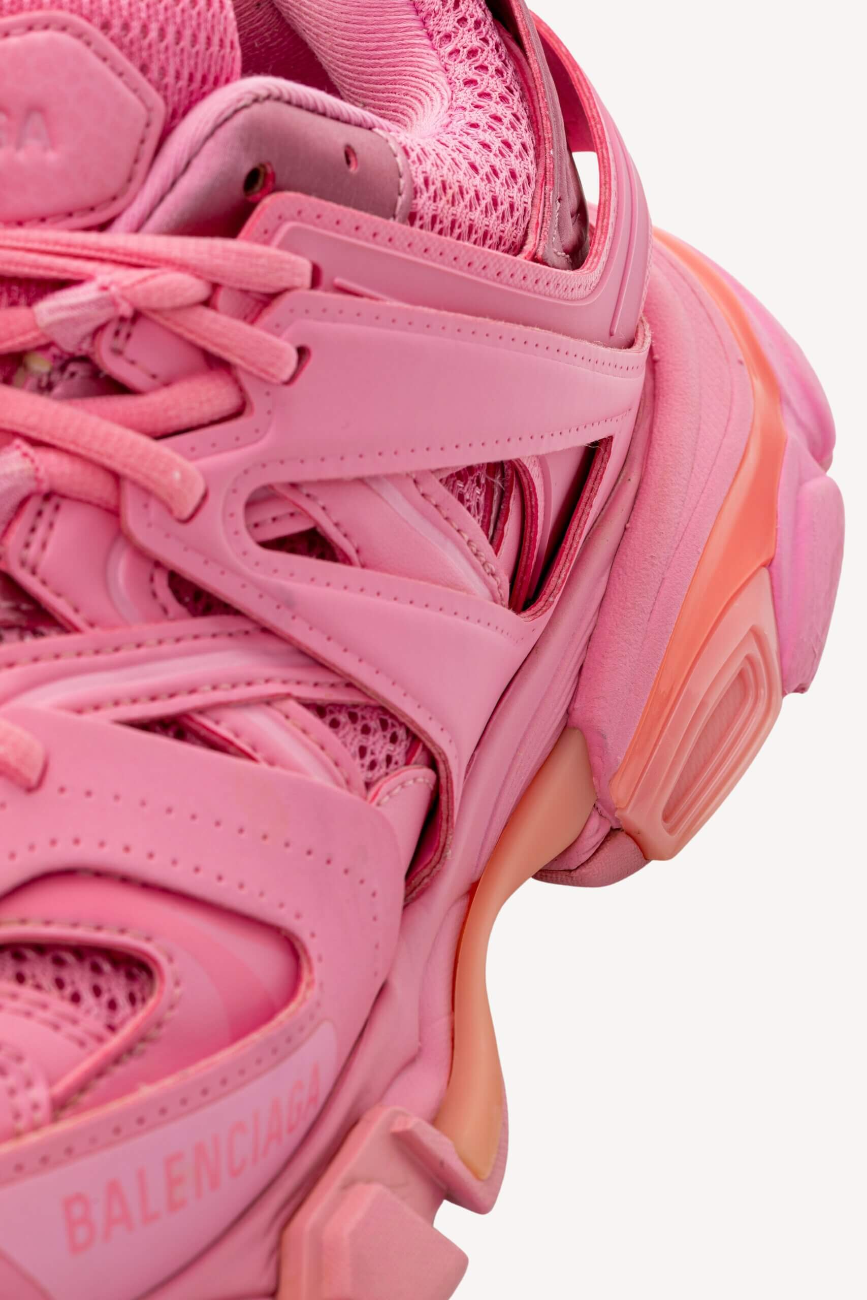 <span style="font-size: 10px;letter-spacing: .15em">BEST DEAL</span><br> <strong>BALENCIAGA</strong><br> <div style="margin-top:10px;font-size:16px">Mesh Nylon Track Sneaker Pink 38</div><br> - Image 18