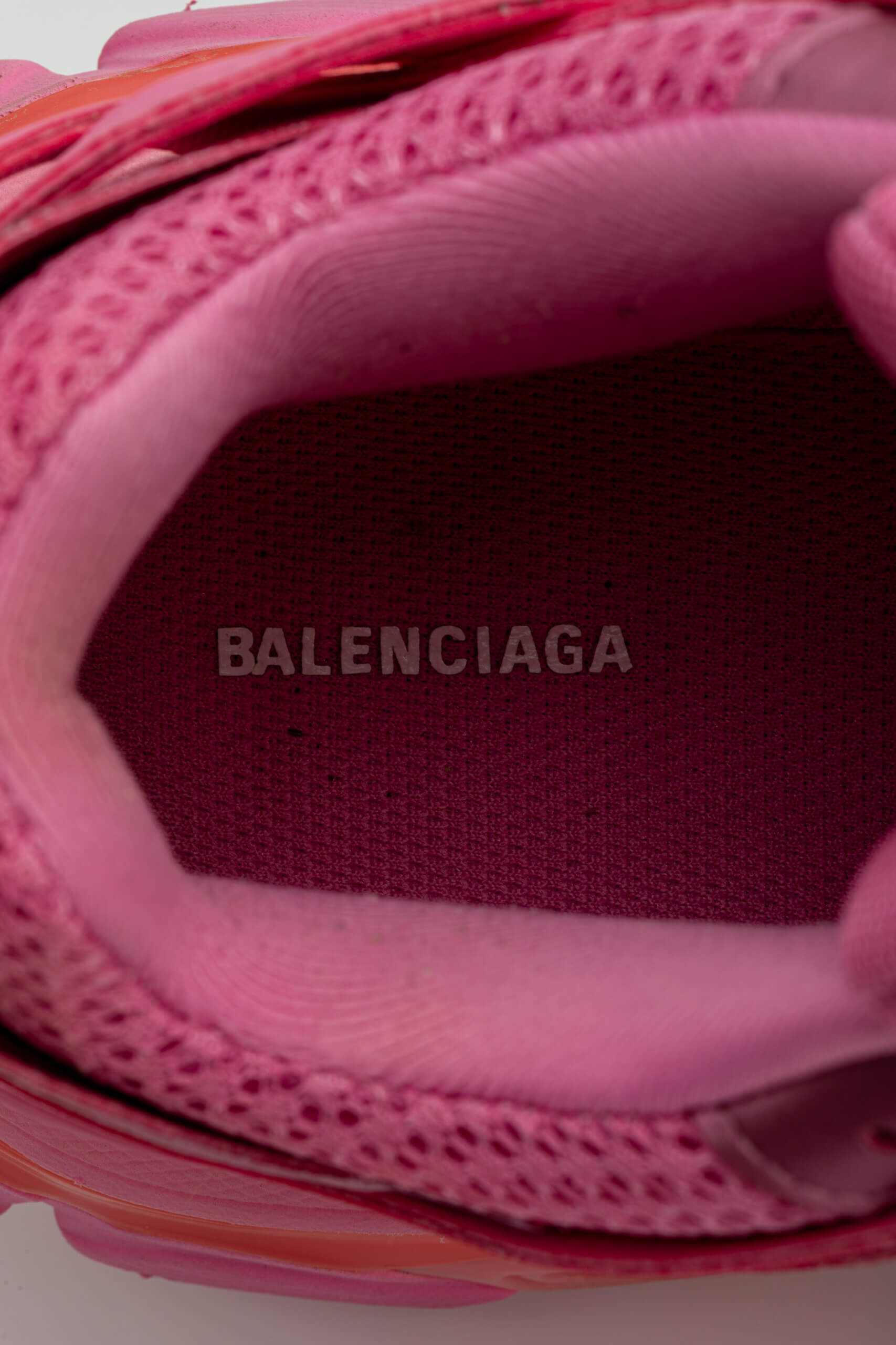 <span style="font-size: 10px;letter-spacing: .15em">BEST DEAL</span><br> <strong>BALENCIAGA</strong><br> <div style="margin-top:10px;font-size:16px">Mesh Nylon Track Sneaker Pink 38</div><br> - Image 20