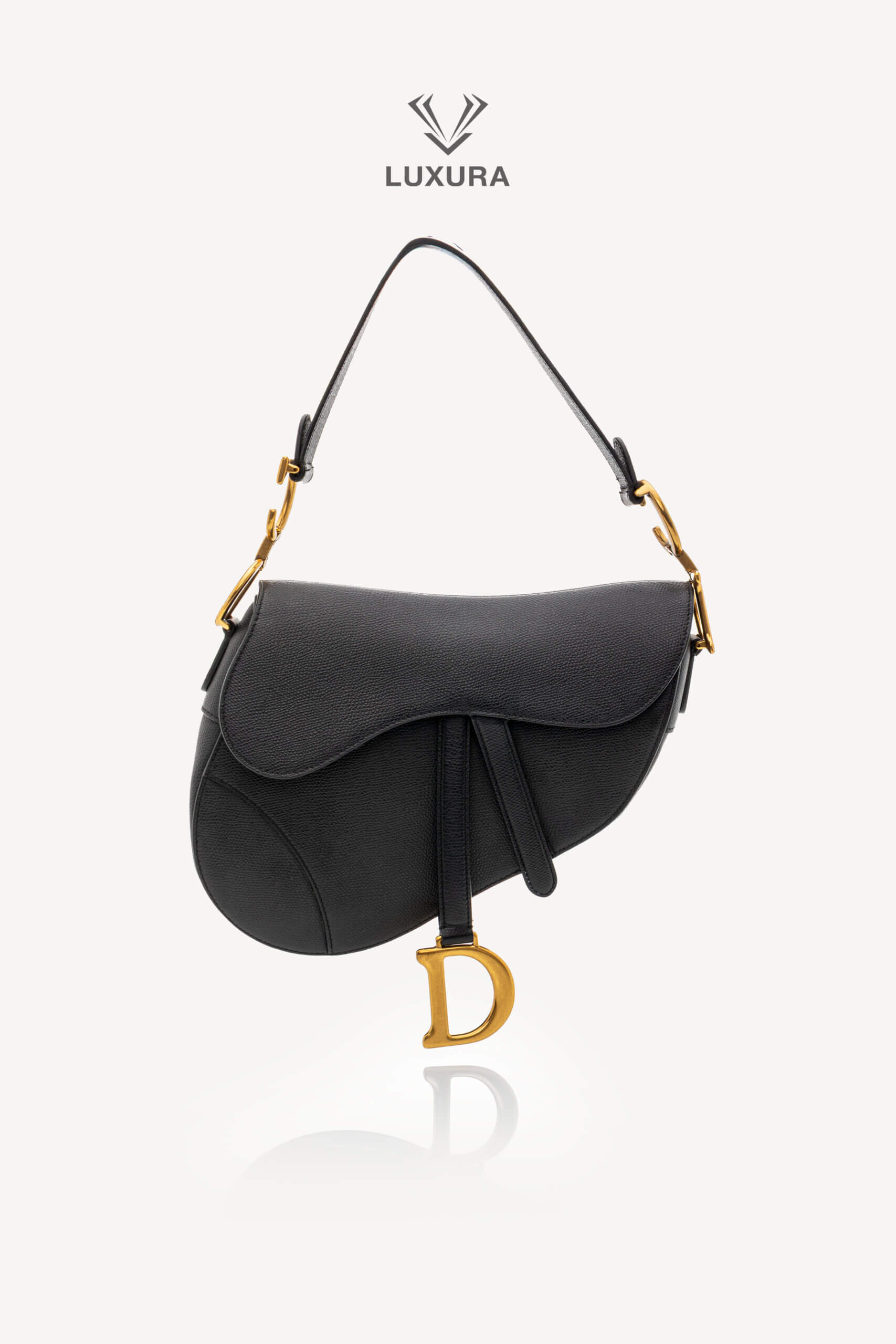 <span style="font-size: 10px;letter-spacing: .15em">BEST DEAL</span><br>            <strong>CHRISTIAN DIOR</strong><br>            <div style="margin-top:10px;font-size:16px">Grained Calfskin Saddle Bag Black</div><br>