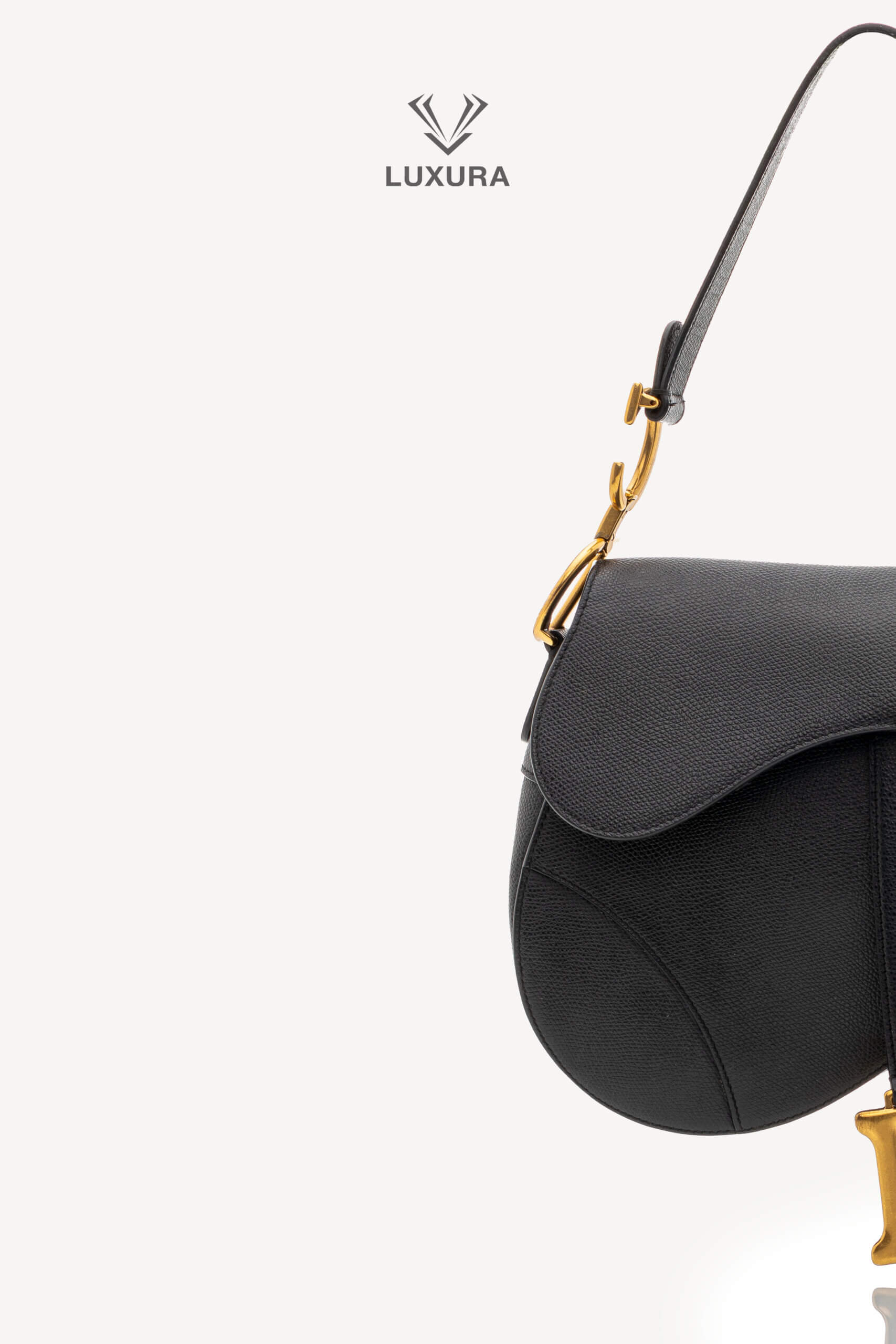 <span style="font-size: 10px;letter-spacing: .15em">BEST DEAL</span><br>            <strong>CHRISTIAN DIOR</strong><br>            <div style="margin-top:10px;font-size:16px">Grained Calfskin Saddle Bag Black</div><br> - Image 7