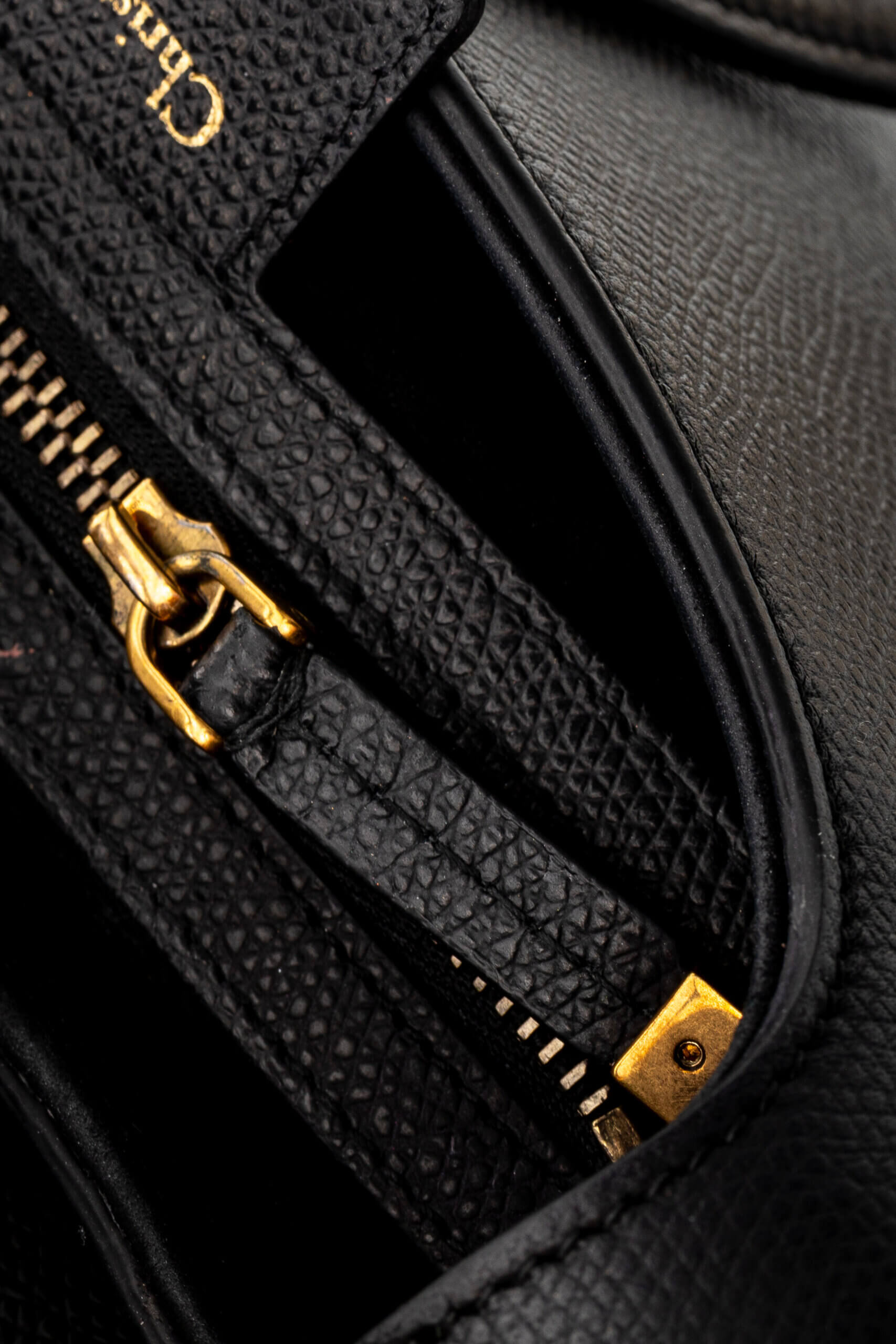 <span style="font-size: 10px;letter-spacing: .15em">BEST DEAL</span><br>            <strong>CHRISTIAN DIOR</strong><br>            <div style="margin-top:10px;font-size:16px">Grained Calfskin Saddle Bag Black</div><br> - Image 18