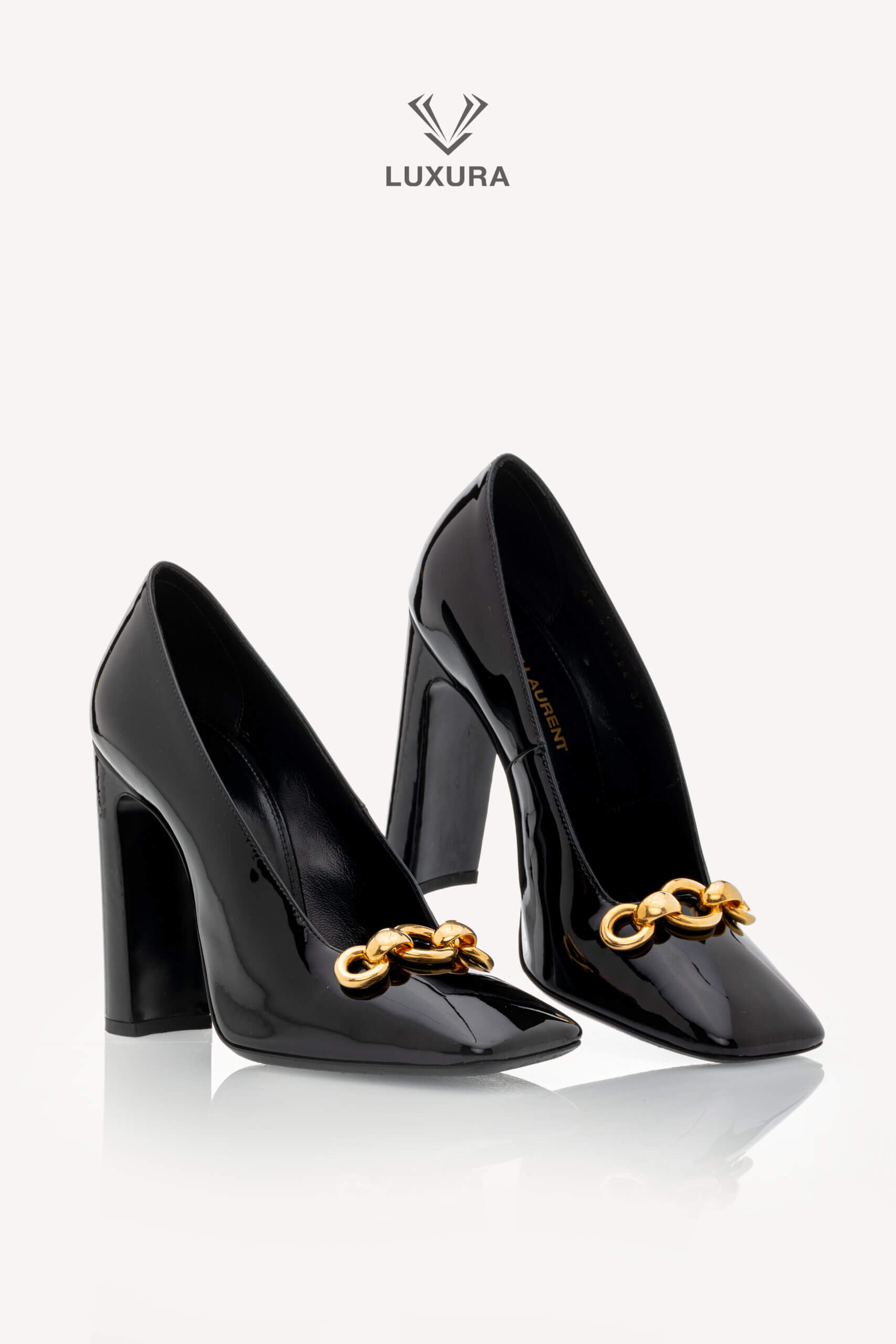 <span style="font-size: 10px;letter-spacing: .15em">NEW COLLECTION</span><br> <strong>SAINT LAURENT</strong><br> <div style="margin-top:10px;font-size:16px">Patent Silvana Pumps Black 37</div><br> - Image 3