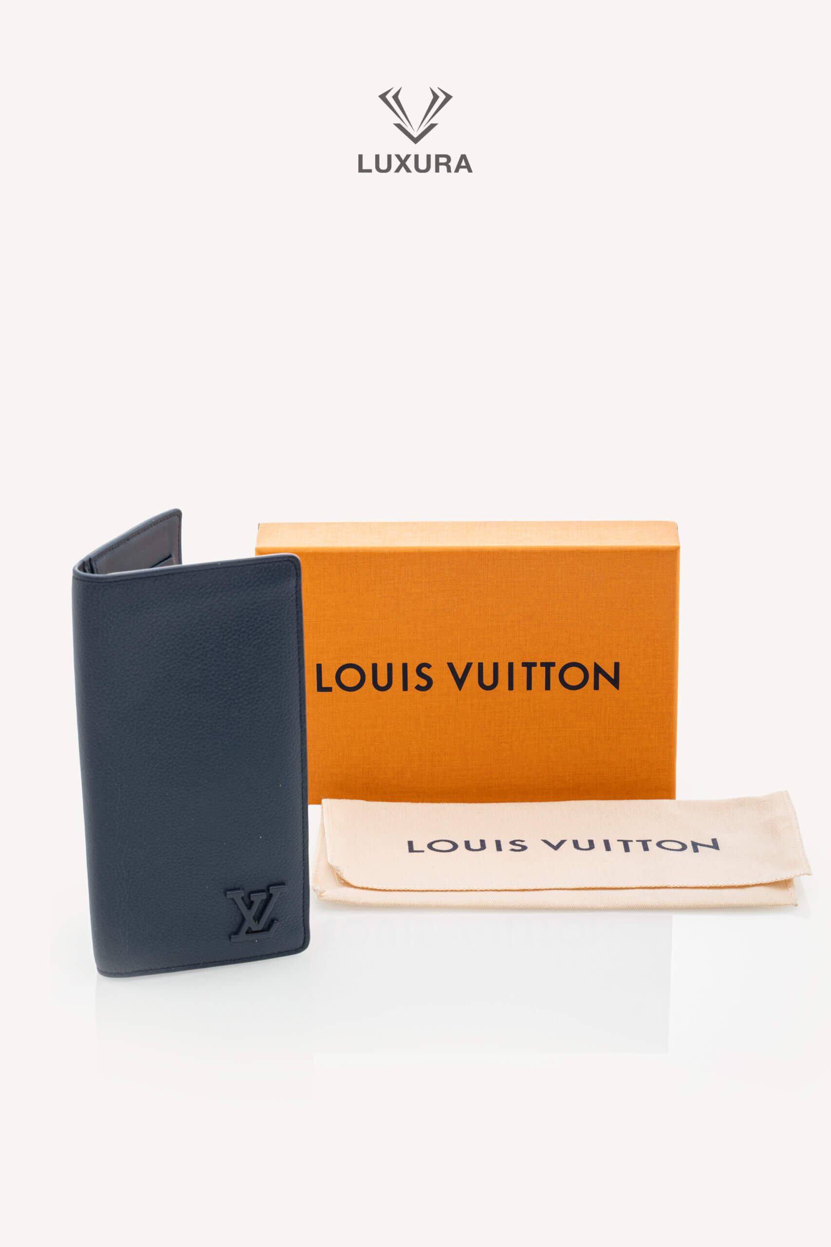 <span style="font-size: 10px;letter-spacing: .15em">HARD TO FIND</span><br> <strong>LOUIS VUITTON</strong><br> <div style="margin-top:10px;font-size:16px">Aerogram Brazza Wallet Marine Navy M81810</div><br> - Image 2
