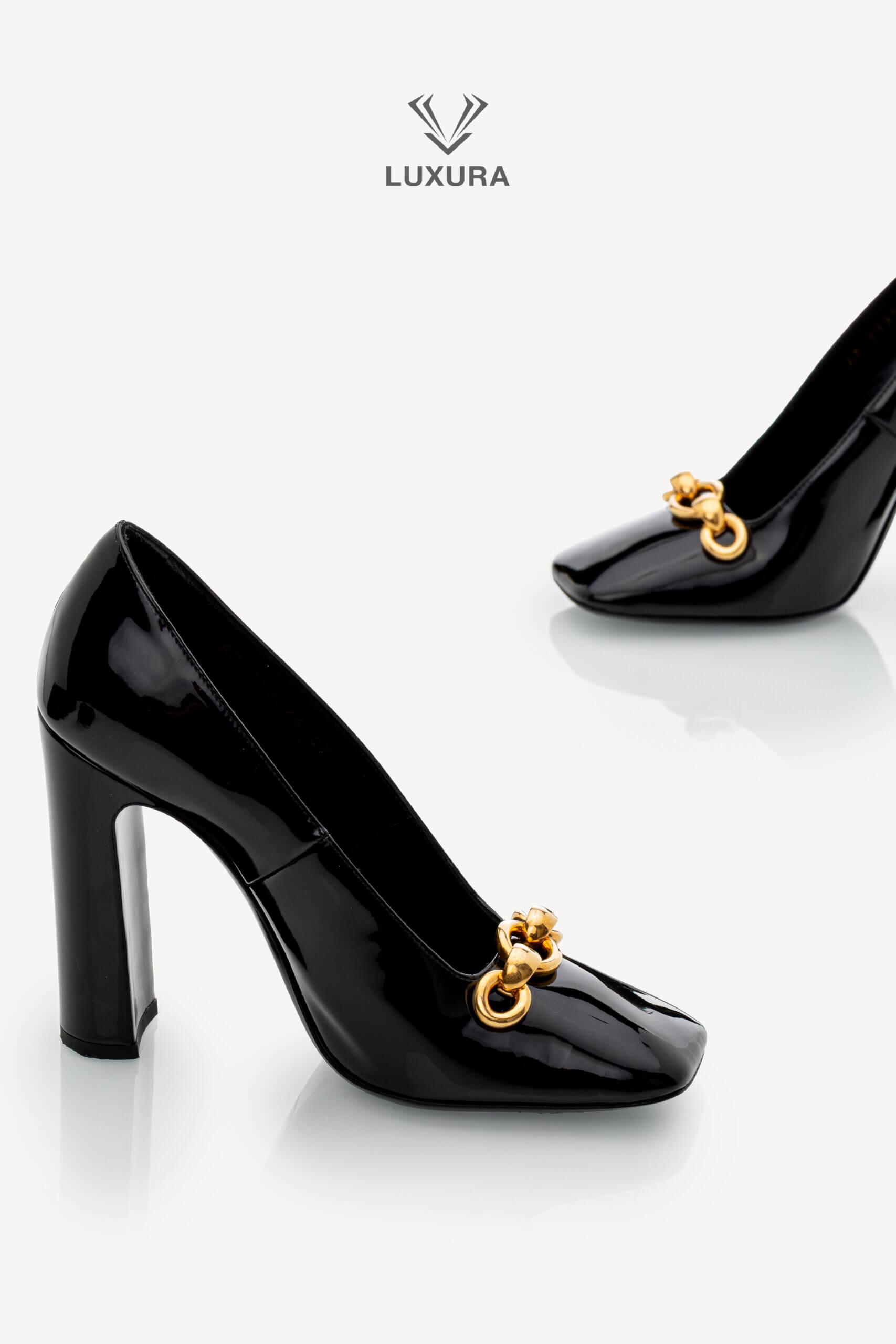 <span style="font-size: 10px;letter-spacing: .15em">NEW COLLECTION</span><br> <strong>SAINT LAURENT</strong><br> <div style="margin-top:10px;font-size:16px">Patent Silvana Pumps Black 37</div><br> - Image 8
