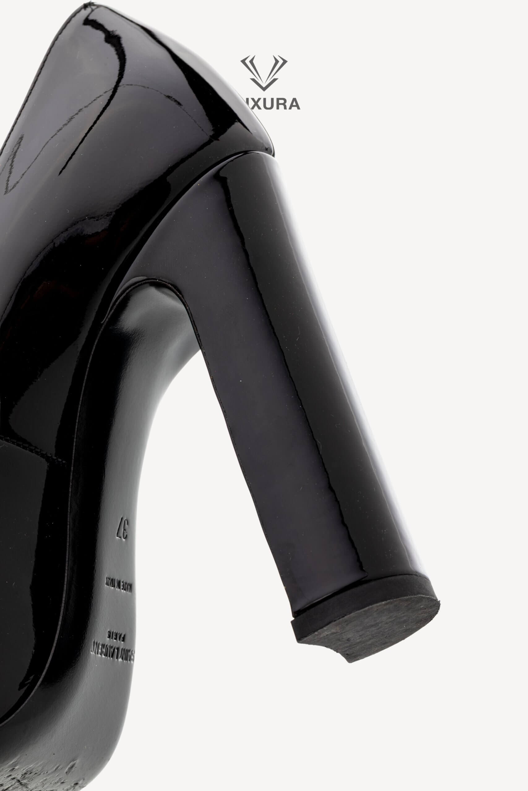 <span style="font-size: 10px;letter-spacing: .15em">NEW COLLECTION</span><br> <strong>SAINT LAURENT</strong><br> <div style="margin-top:10px;font-size:16px">Patent Silvana Pumps Black 37</div><br> - Image 17