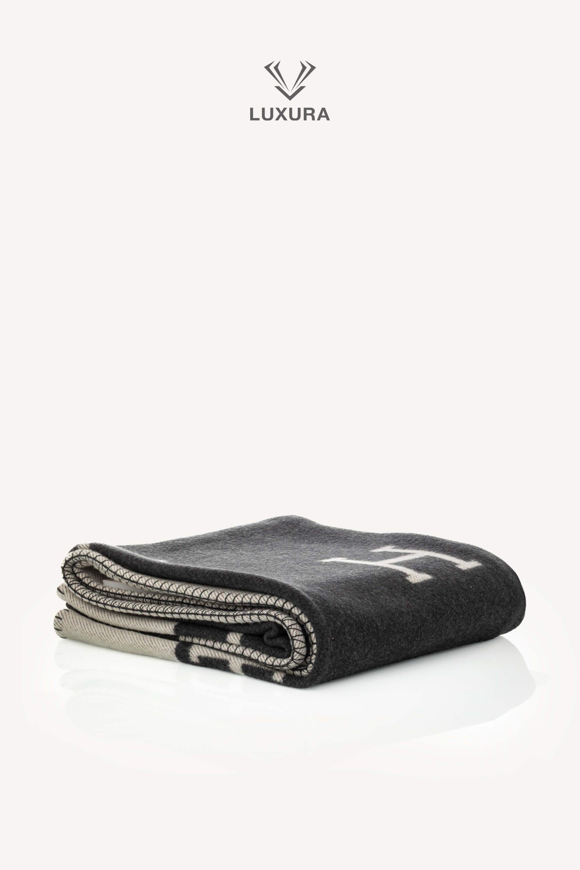 <span style="font-size: 10px;letter-spacing: .15em">HARD TO FIND</span><br>            <strong>HERMES</strong><br>            <div style="margin-top:10px;font-size:16px">Merino Wool Cashmere Avalon Blanket Ecru Dark Grey</div><br>