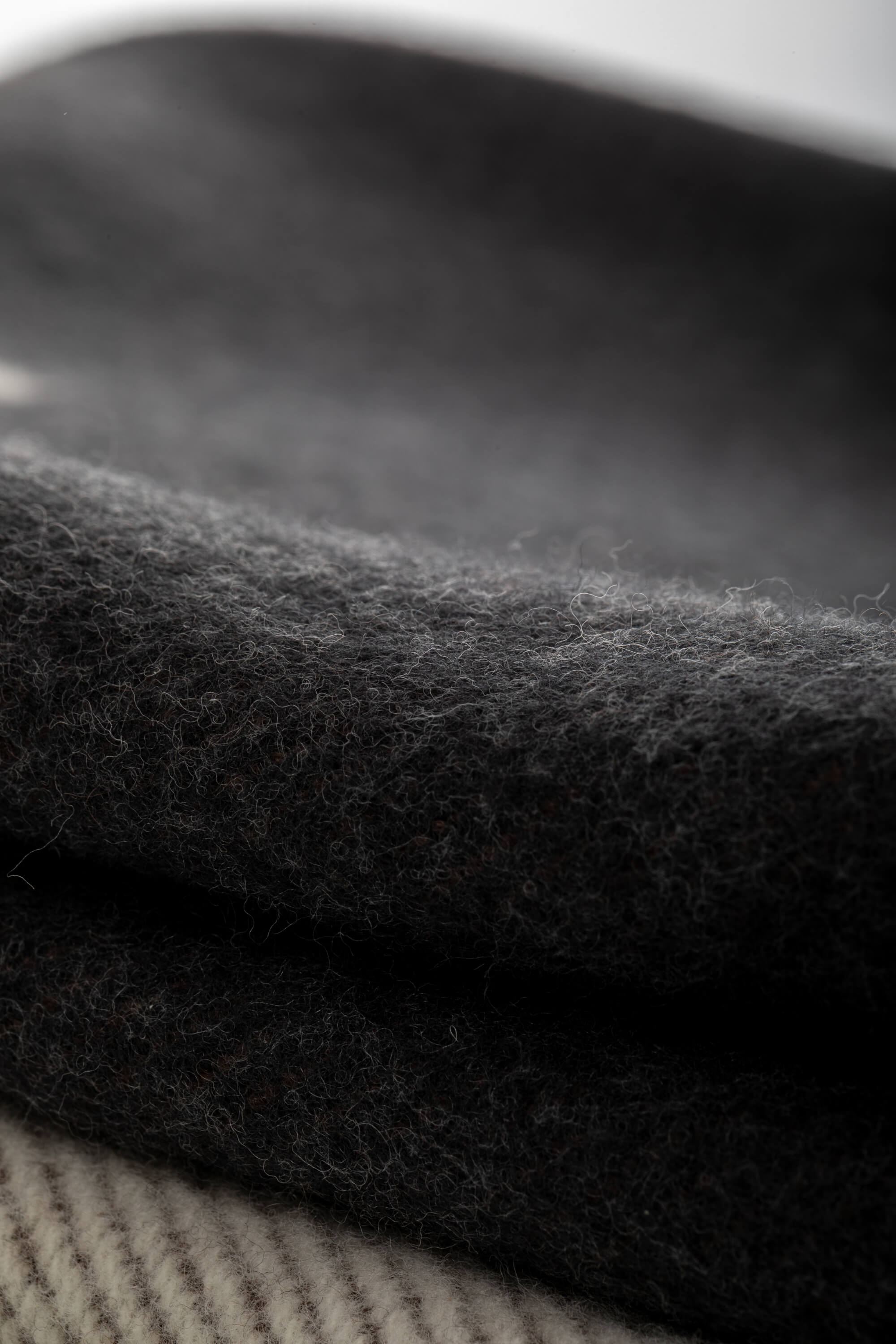 <span style="font-size: 10px;letter-spacing: .15em">HARD TO FIND</span><br>            <strong>HERMES</strong><br>            <div style="margin-top:10px;font-size:16px">Merino Wool Cashmere Avalon Blanket Ecru Dark Grey</div><br> - Image 13