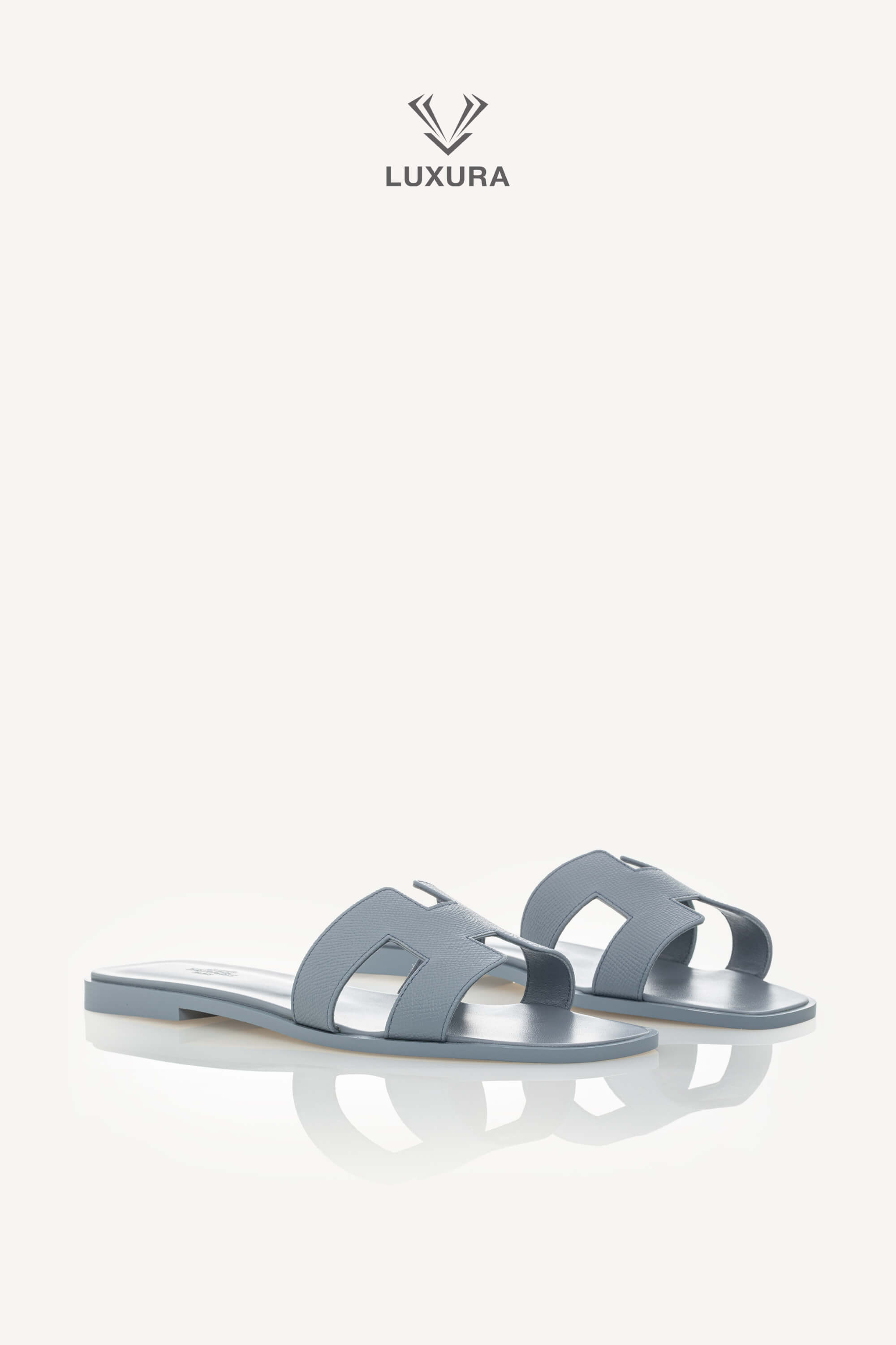 <span style="font-size: 10px;letter-spacing: .15em"></span><br>            <strong>HERMES</strong><br>            <div style="margin-top:10px;font-size:16px">Oran Sandals Bleu 42 ( true size 41 )</div><br> - Image 8