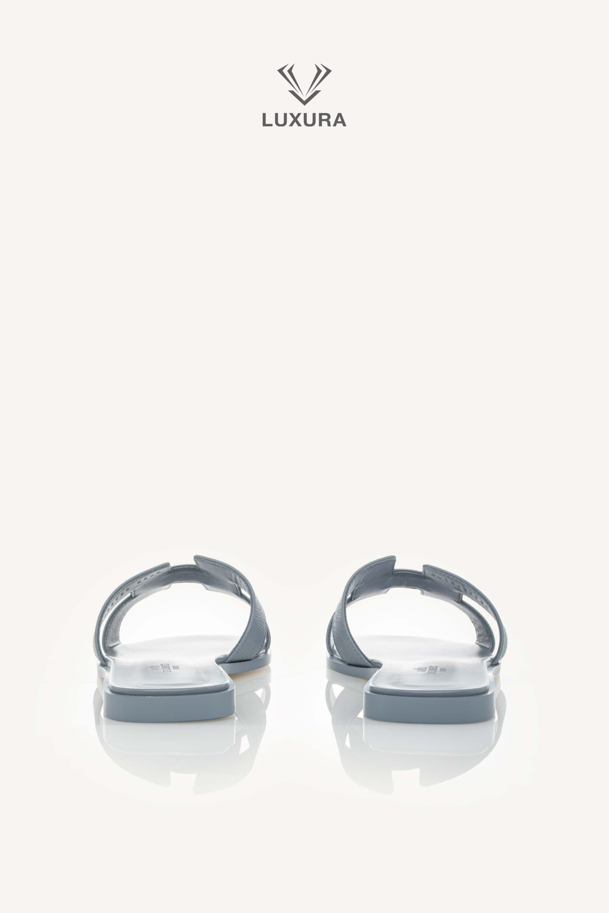 <span style="font-size: 10px;letter-spacing: .15em"></span><br>            <strong>HERMES</strong><br>            <div style="margin-top:10px;font-size:16px">Oran Sandals Bleu 42 ( true size 41 )</div><br> - Image 14