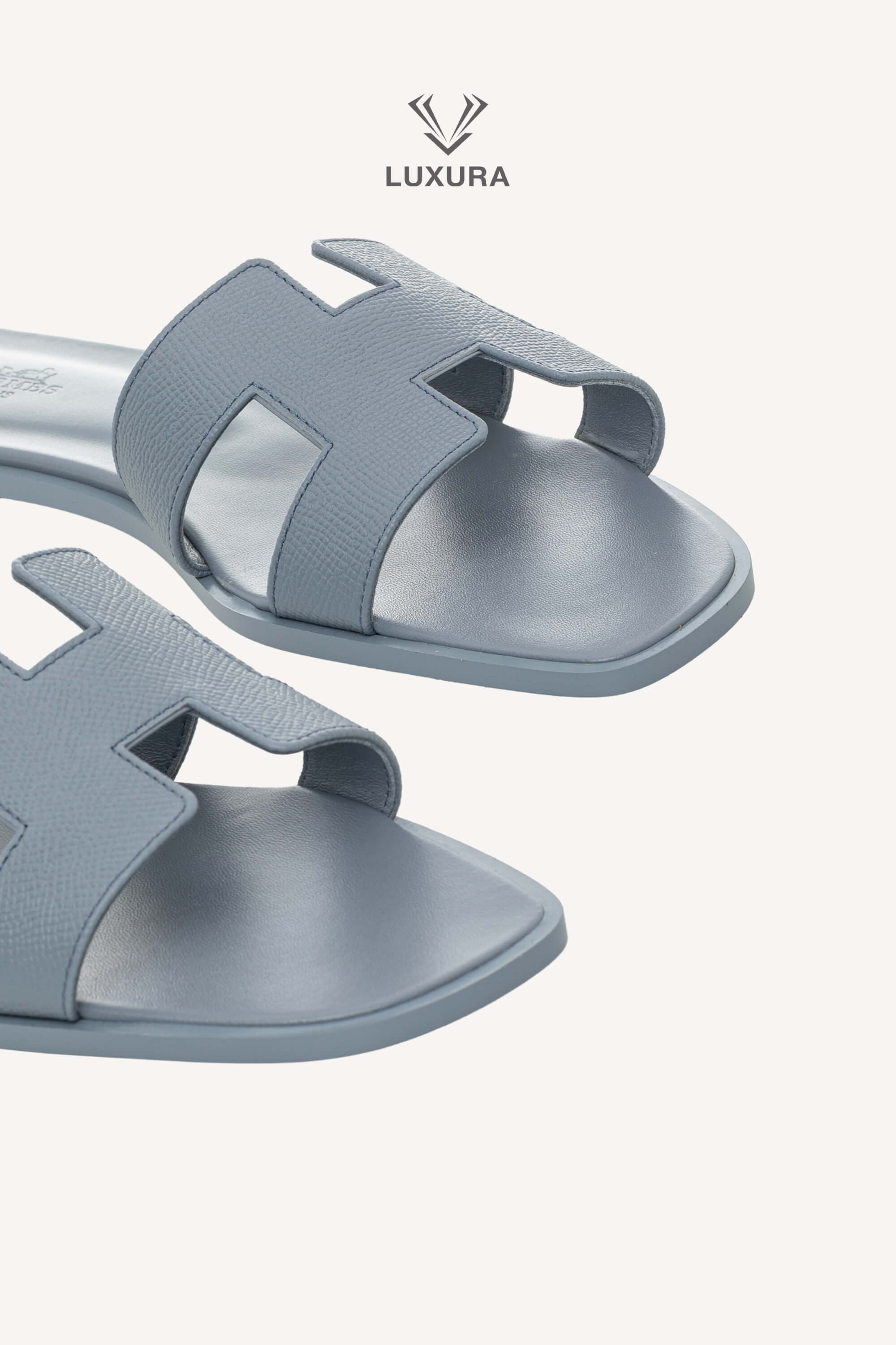 <span style="font-size: 10px;letter-spacing: .15em"></span><br>            <strong>HERMES</strong><br>            <div style="margin-top:10px;font-size:16px">Oran Sandals Bleu 42 ( true size 41 )</div><br> - Image 5