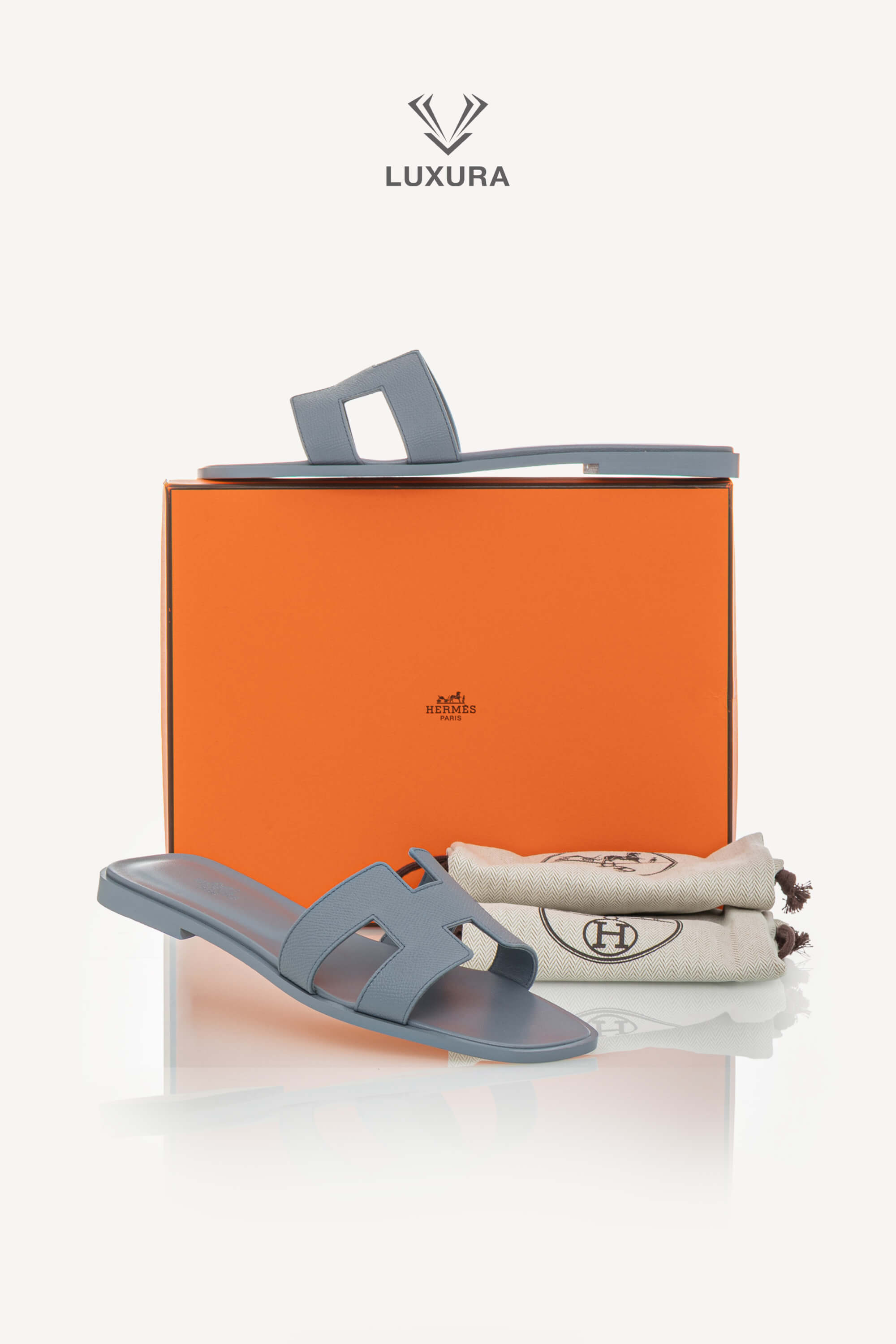 <span style="font-size: 10px;letter-spacing: .15em"></span><br>            <strong>HERMES</strong><br>            <div style="margin-top:10px;font-size:16px">Oran Sandals Bleu 42 ( true size 41 )</div><br> - Image 2