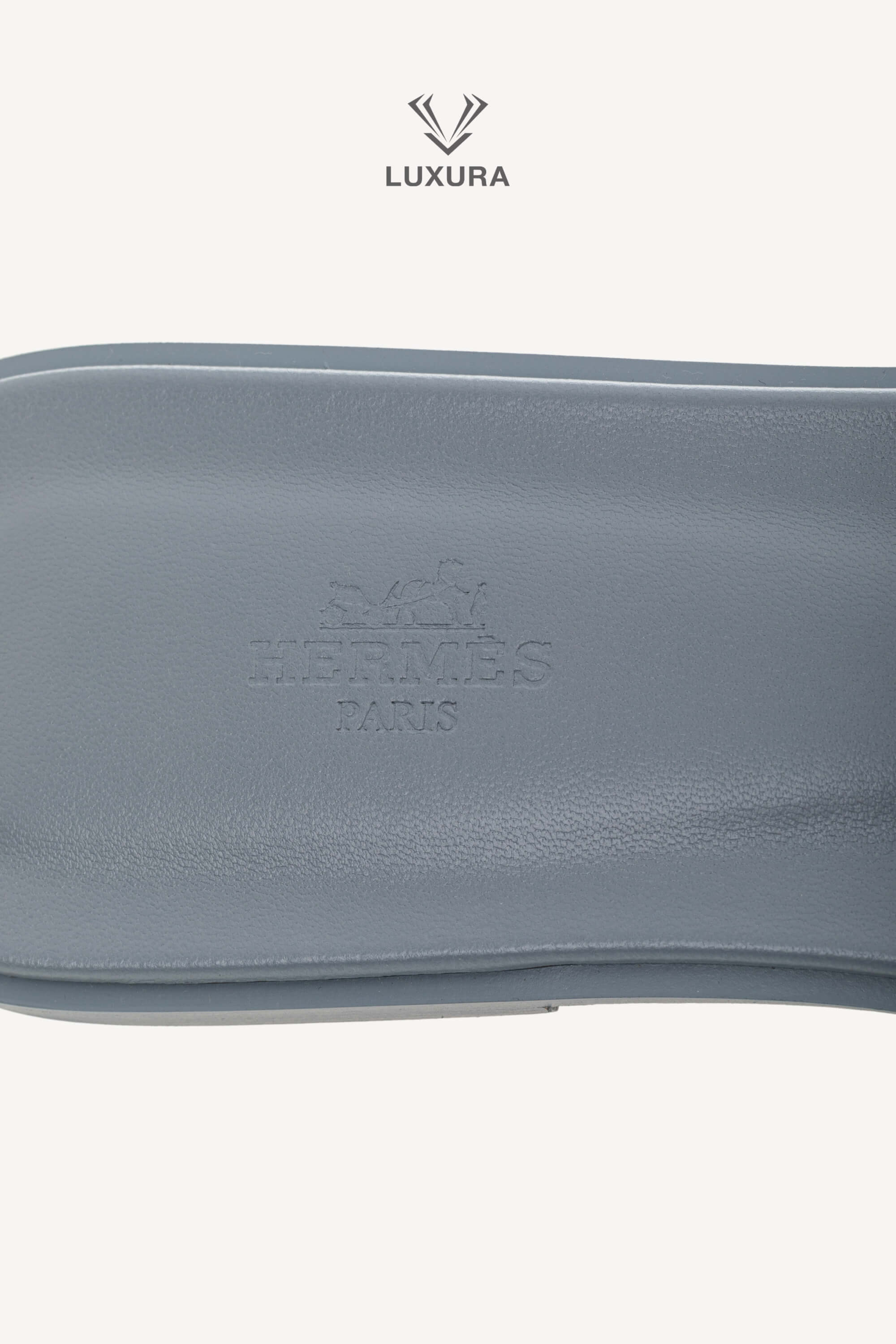 <span style="font-size: 10px;letter-spacing: .15em"></span><br>            <strong>HERMES</strong><br>            <div style="margin-top:10px;font-size:16px">Oran Sandals Bleu 42 ( true size 41 )</div><br> - Image 17