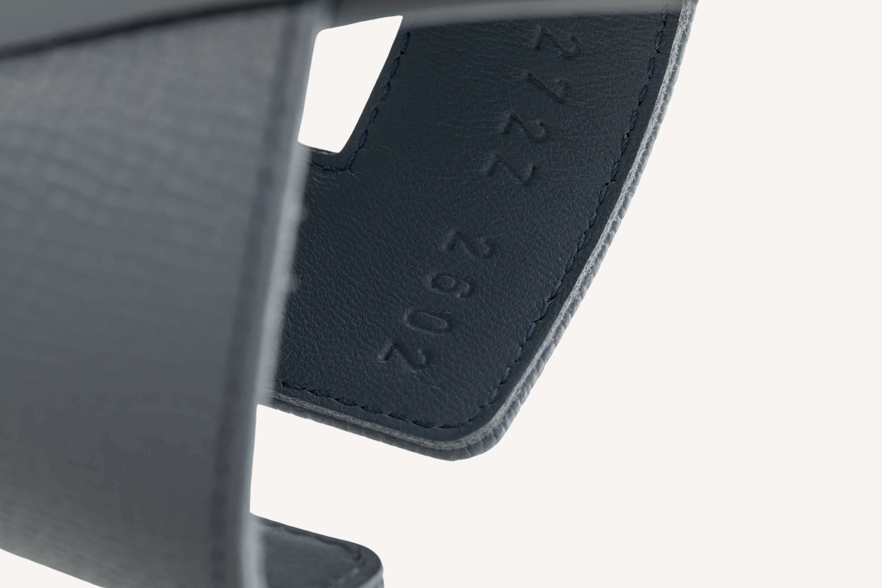 <span style="font-size: 10px;letter-spacing: .15em"></span><br>            <strong>HERMES</strong><br>            <div style="margin-top:10px;font-size:16px">Oran Sandals Bleu 42 ( true size 41 )</div><br> - Image 16