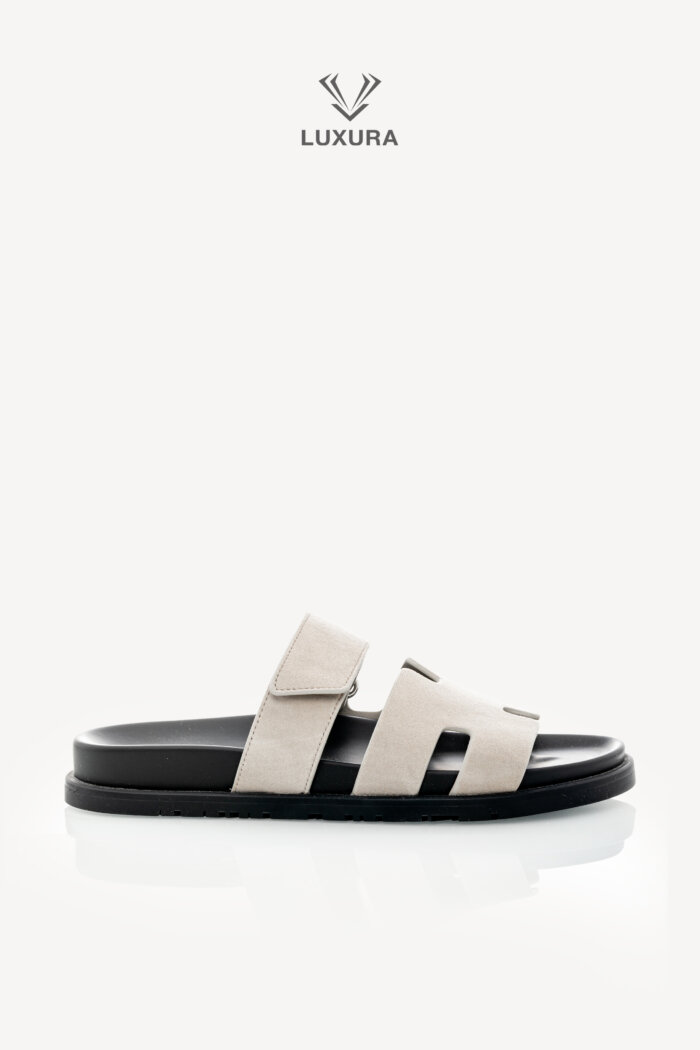 <span style="font-size: 10px;letter-spacing: .15em">HARD TO FIND</span><br>            <strong>HERMES</strong><br>            <div style="margin-top:10px;font-size:16px">Chypre Sandal Beige Glaise 39</div><br>