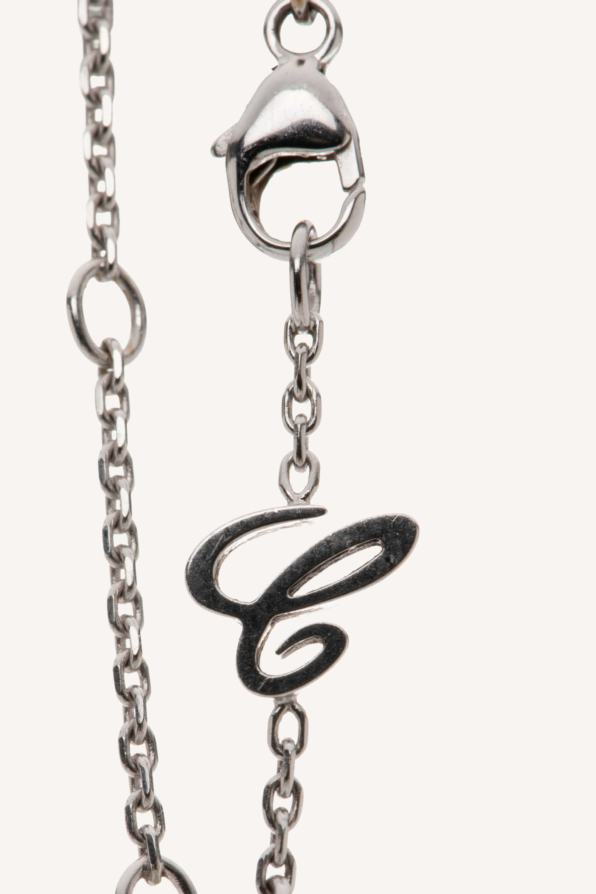 <span style="font-size: 10px; color: rgb(101, 101, 101);letter-spacing: .15em;">BEST DEAL</span><br><strong> CHOPARD </strong><br><div style="margin-top:10px; font-size:16px;">Happy Spirit Diamond Necklaces Pendants Ethical White Gold Diamonds </div><br> - Image 22