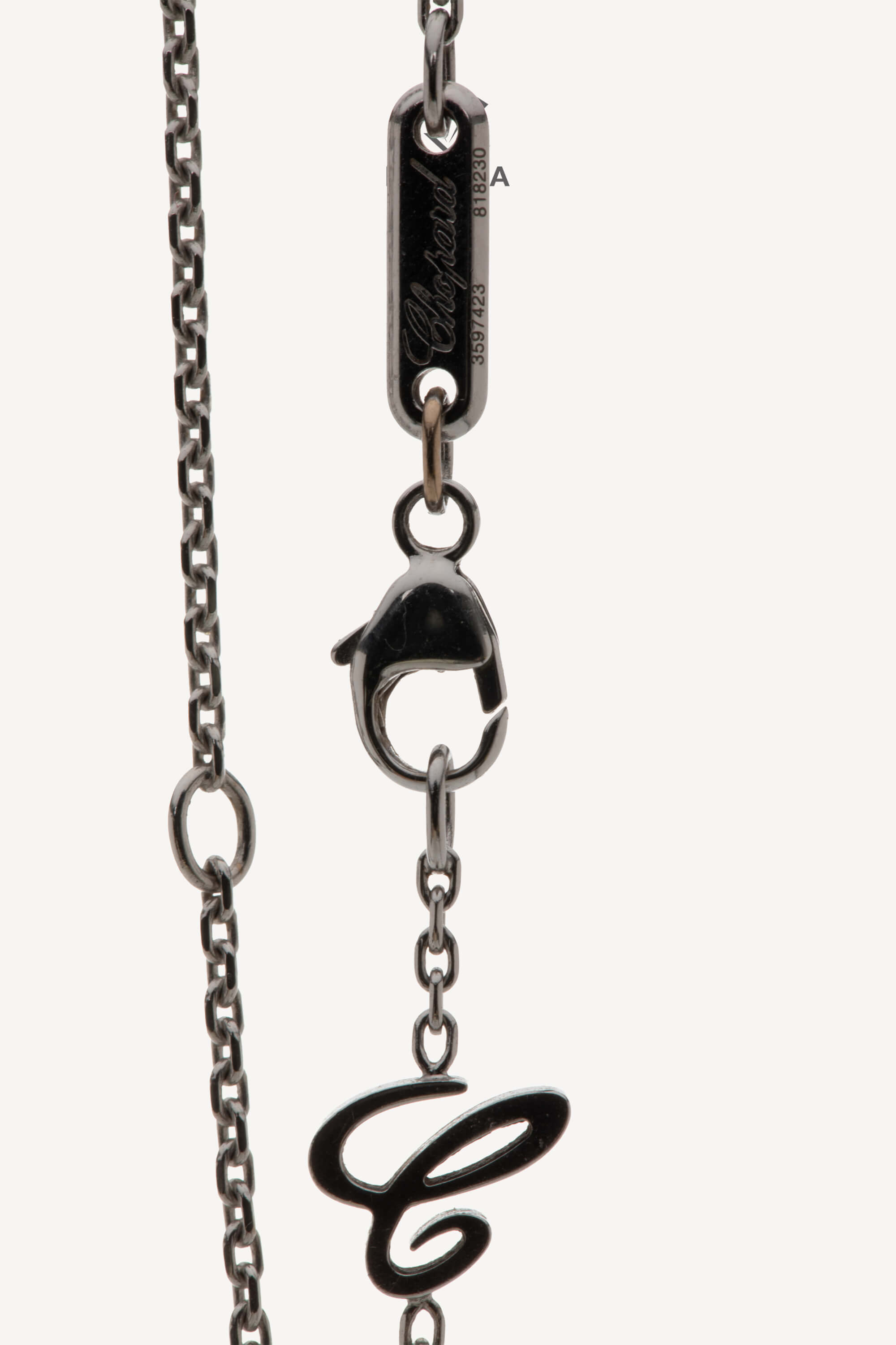<span style="font-size: 10px; color: rgb(101, 101, 101);letter-spacing: .15em;">BEST DEAL</span><br><strong> CHOPARD </strong><br><div style="margin-top:10px; font-size:16px;">Happy Spirit Diamond Necklaces Pendants Ethical White Gold Diamonds </div><br> - Image 24