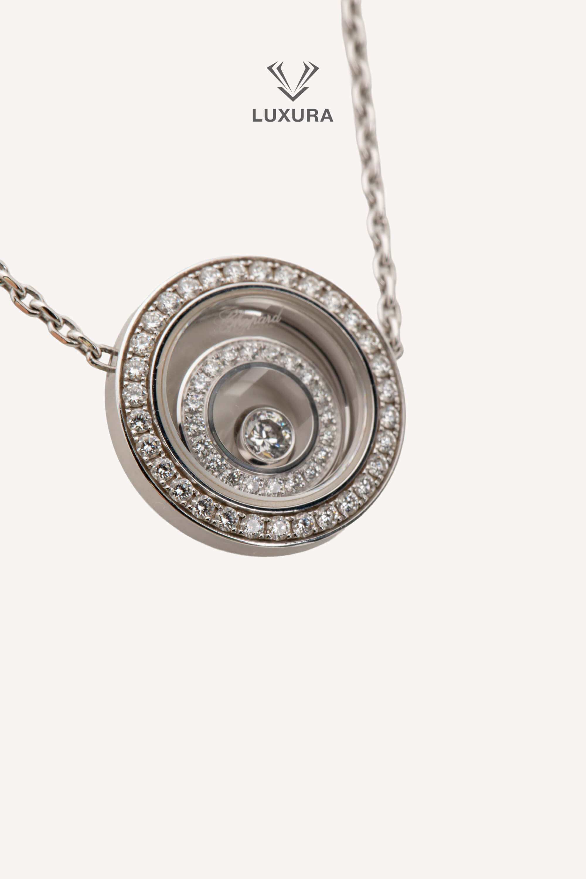 <span style="font-size: 10px; color: rgb(101, 101, 101);letter-spacing: .15em;">BEST DEAL</span><br><strong> CHOPARD </strong><br><div style="margin-top:10px; font-size:16px;">Happy Spirit Diamond Necklaces Pendants Ethical White Gold Diamonds </div><br> - Image 9