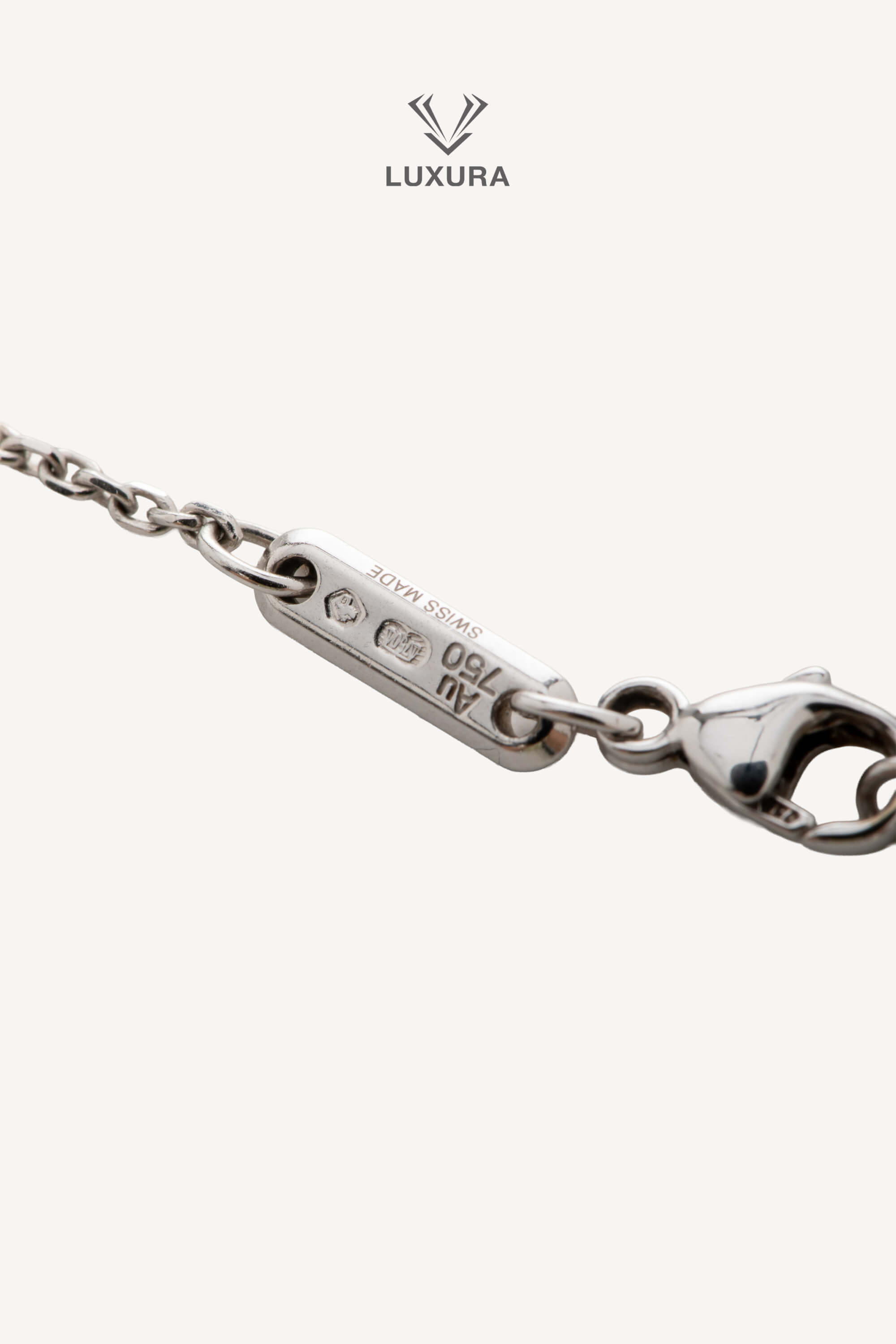 <span style="font-size: 10px; color: rgb(101, 101, 101);letter-spacing: .15em;">BEST DEAL</span><br><strong> CHOPARD </strong><br><div style="margin-top:10px; font-size:16px;">Happy Spirit Diamond Necklaces Pendants Ethical White Gold Diamonds </div><br> - Image 18