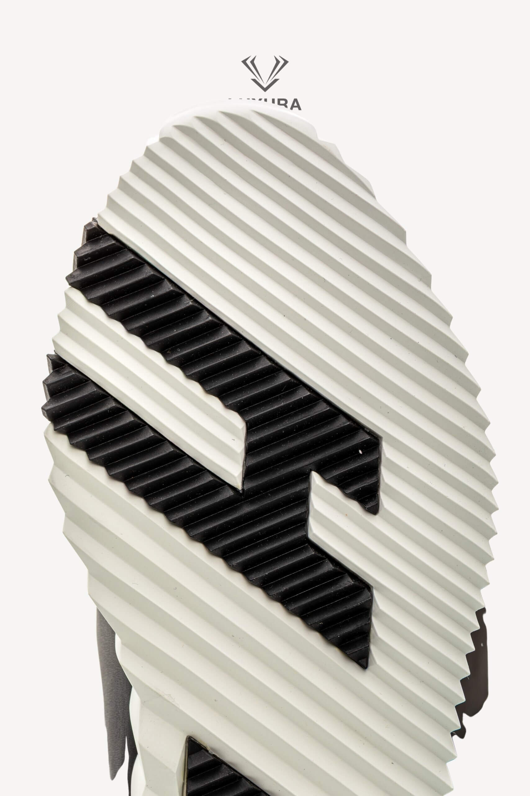 <span style="font-size: 10px;letter-spacing: .15em">HARD TO FIND</span><br> <strong>HERMES</strong><br> <div style="margin-top:10px;font-size:16px">Bouncing Sneaker Noir 37</div><br> - Image 17