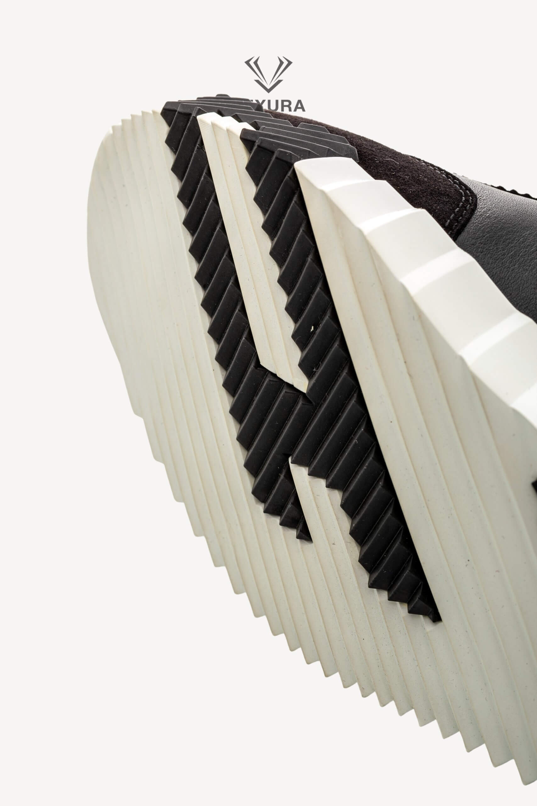 <span style="font-size: 10px;letter-spacing: .15em">HARD TO FIND</span><br> <strong>HERMES</strong><br> <div style="margin-top:10px;font-size:16px">Bouncing Sneaker Noir 37</div><br> - Image 18