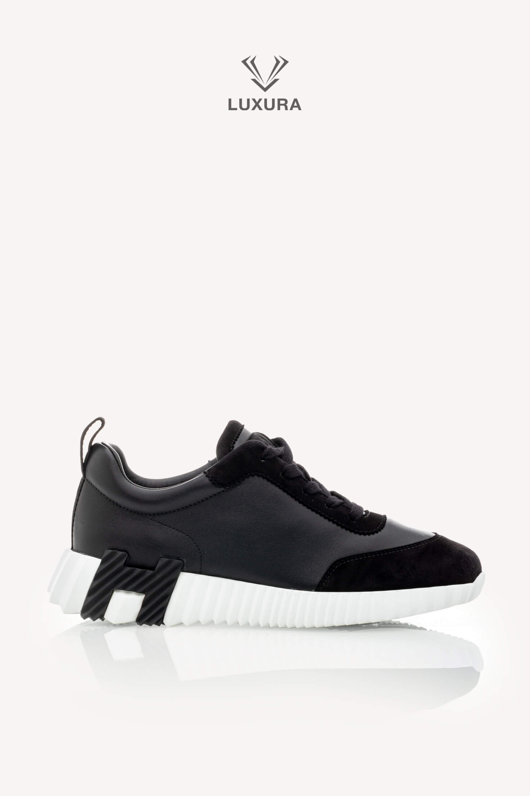<span style="font-size: 10px;letter-spacing: .15em">HARD TO FIND</span><br> <strong>HERMES</strong><br> <div style="margin-top:10px;font-size:16px">Bouncing Sneaker Noir 37</div><br> - Image 11