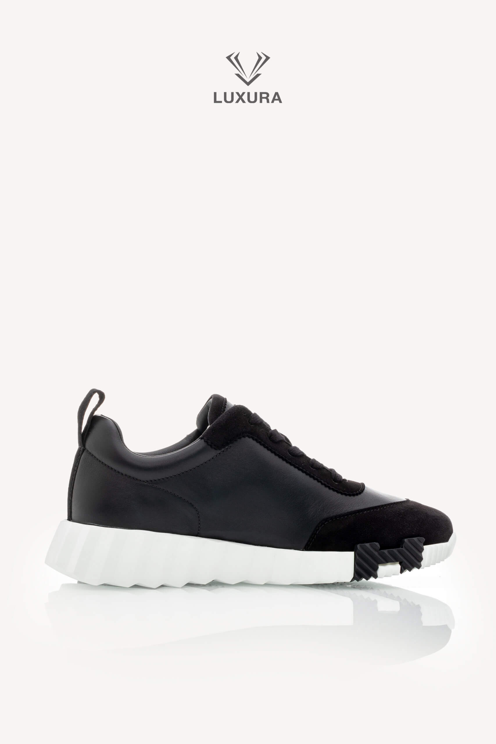 <span style="font-size: 10px;letter-spacing: .15em">HARD TO FIND</span><br> <strong>HERMES</strong><br> <div style="margin-top:10px;font-size:16px">Bouncing Sneaker Noir 37</div><br> - Image 12