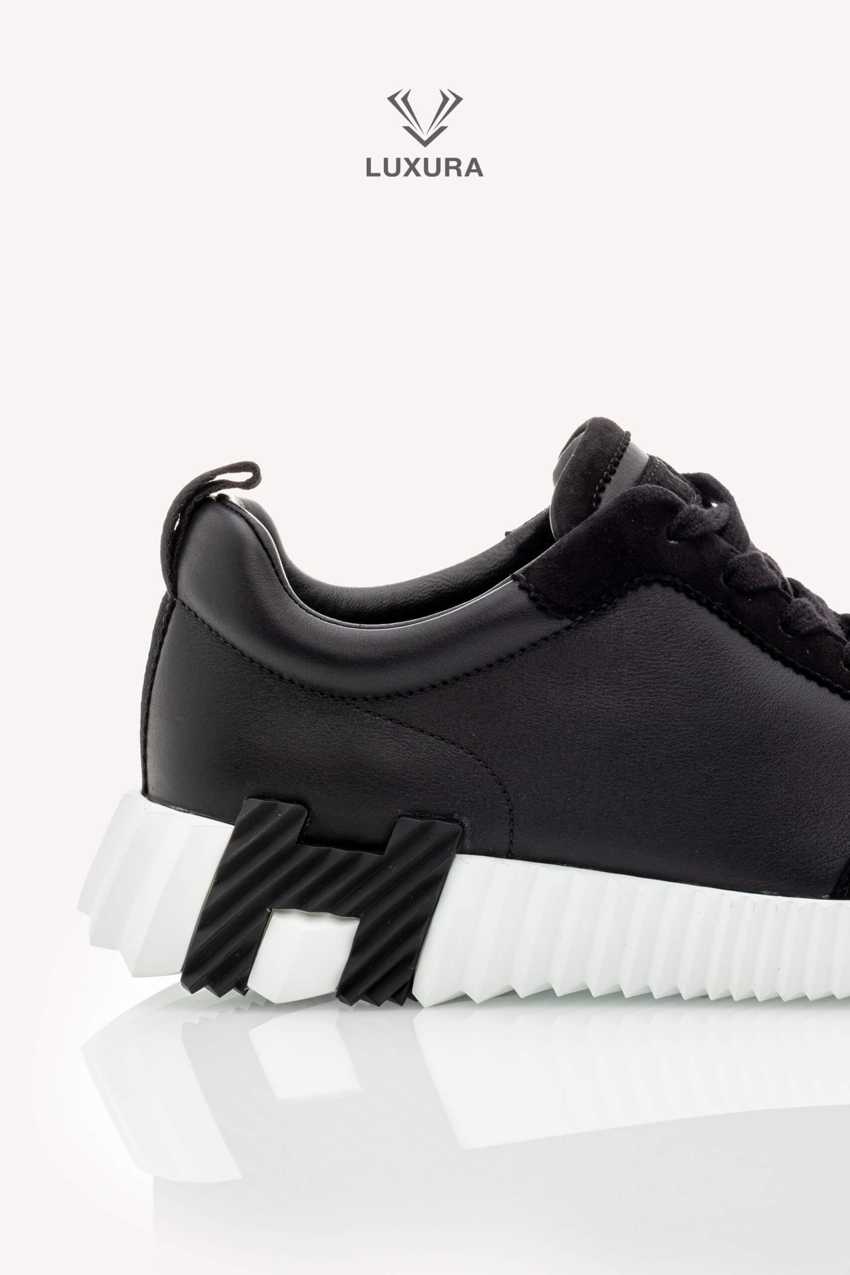 <span style="font-size: 10px;letter-spacing: .15em">HARD TO FIND</span><br> <strong>HERMES</strong><br> <div style="margin-top:10px;font-size:16px">Bouncing Sneaker Noir 37</div><br> - Image 9