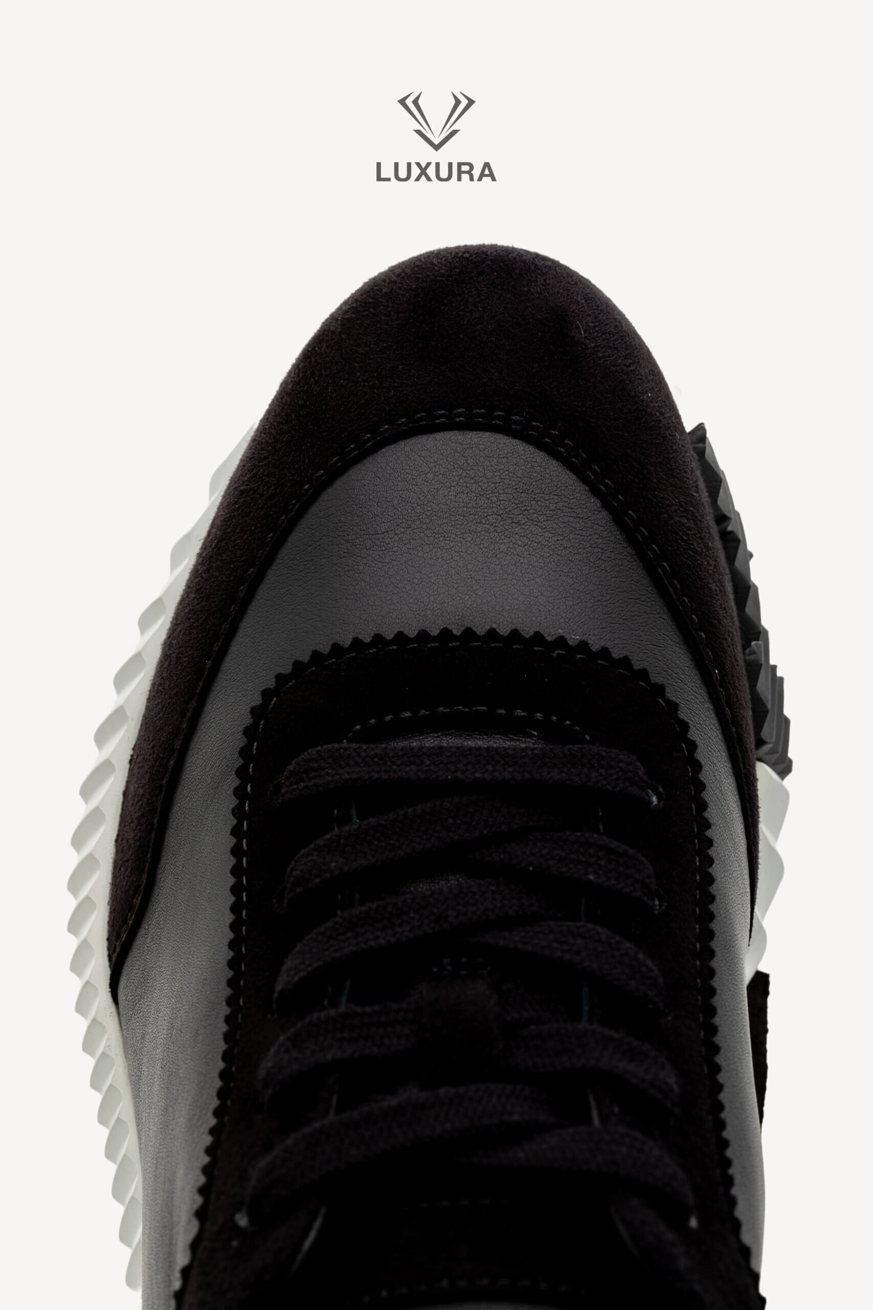<span style="font-size: 10px;letter-spacing: .15em">HARD TO FIND</span><br> <strong>HERMES</strong><br> <div style="margin-top:10px;font-size:16px">Bouncing Sneaker Noir 37</div><br> - Image 13