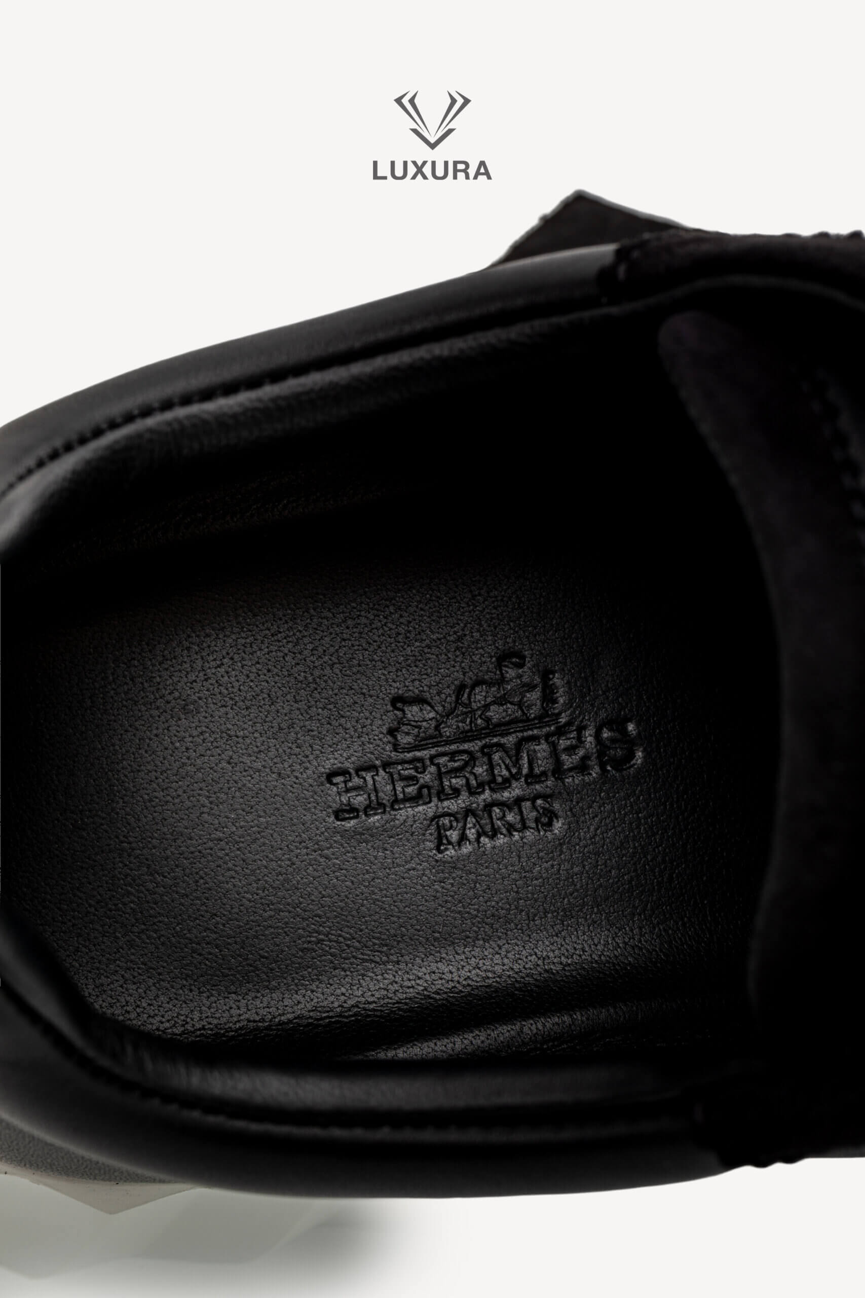 <span style="font-size: 10px;letter-spacing: .15em">HARD TO FIND</span><br> <strong>HERMES</strong><br> <div style="margin-top:10px;font-size:16px">Bouncing Sneaker Noir 37</div><br> - Image 16