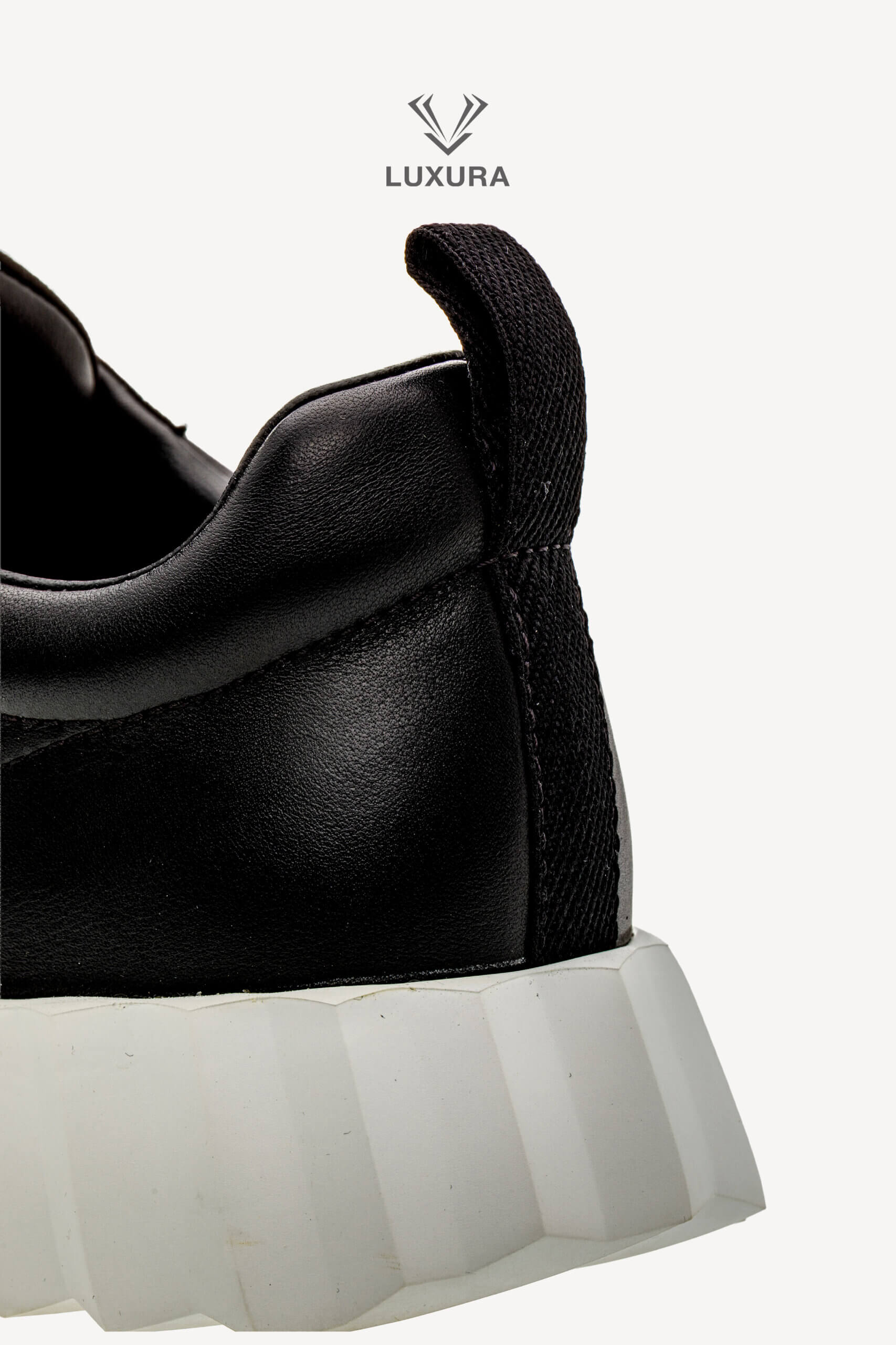 <span style="font-size: 10px;letter-spacing: .15em">HARD TO FIND</span><br> <strong>HERMES</strong><br> <div style="margin-top:10px;font-size:16px">Bouncing Sneaker Noir 37</div><br> - Image 14