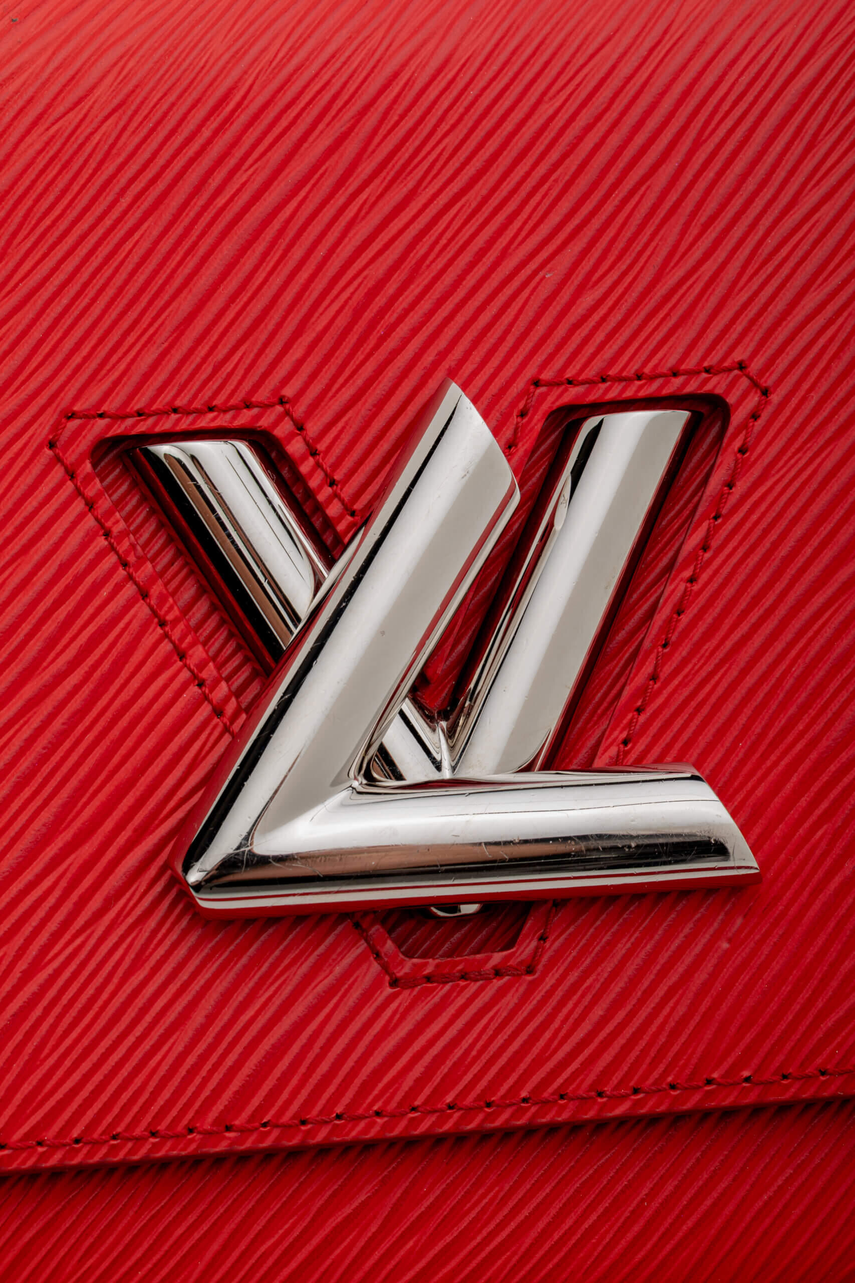 <span style="font-size: 10px;letter-spacing: .15em">HARD TO FIND</span><br>            <strong>LOUIS VUITTON</strong><br>            <div style="margin-top:10px;font-size:16px">Epi Twist Shoulder Bag MM Coquelicot Red M50523</div><br> - Image 10