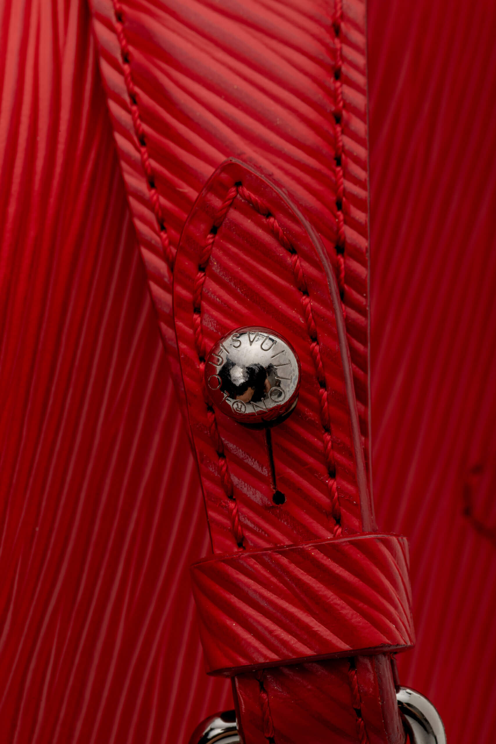 <span style="font-size: 10px;letter-spacing: .15em">HARD TO FIND</span><br>            <strong>LOUIS VUITTON</strong><br>            <div style="margin-top:10px;font-size:16px">Epi Twist Shoulder Bag MM Coquelicot Red M50523</div><br> - Image 16