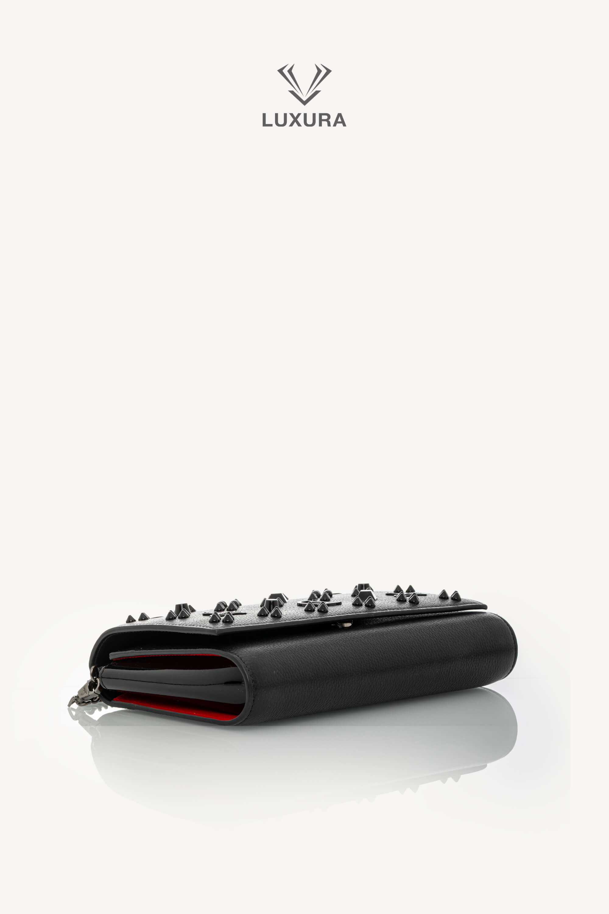 <span style="font-size: 10px;letter-spacing: .15em">BEST DEAL</span><br>            <strong>CHRISTIAN LOUBOUTIN</strong><br>            <div style="margin-top:10px;font-size:16px">Paloma Clutch Grained Calf Leather and Spikes Loubinthesky Black</div><br> - Image 26