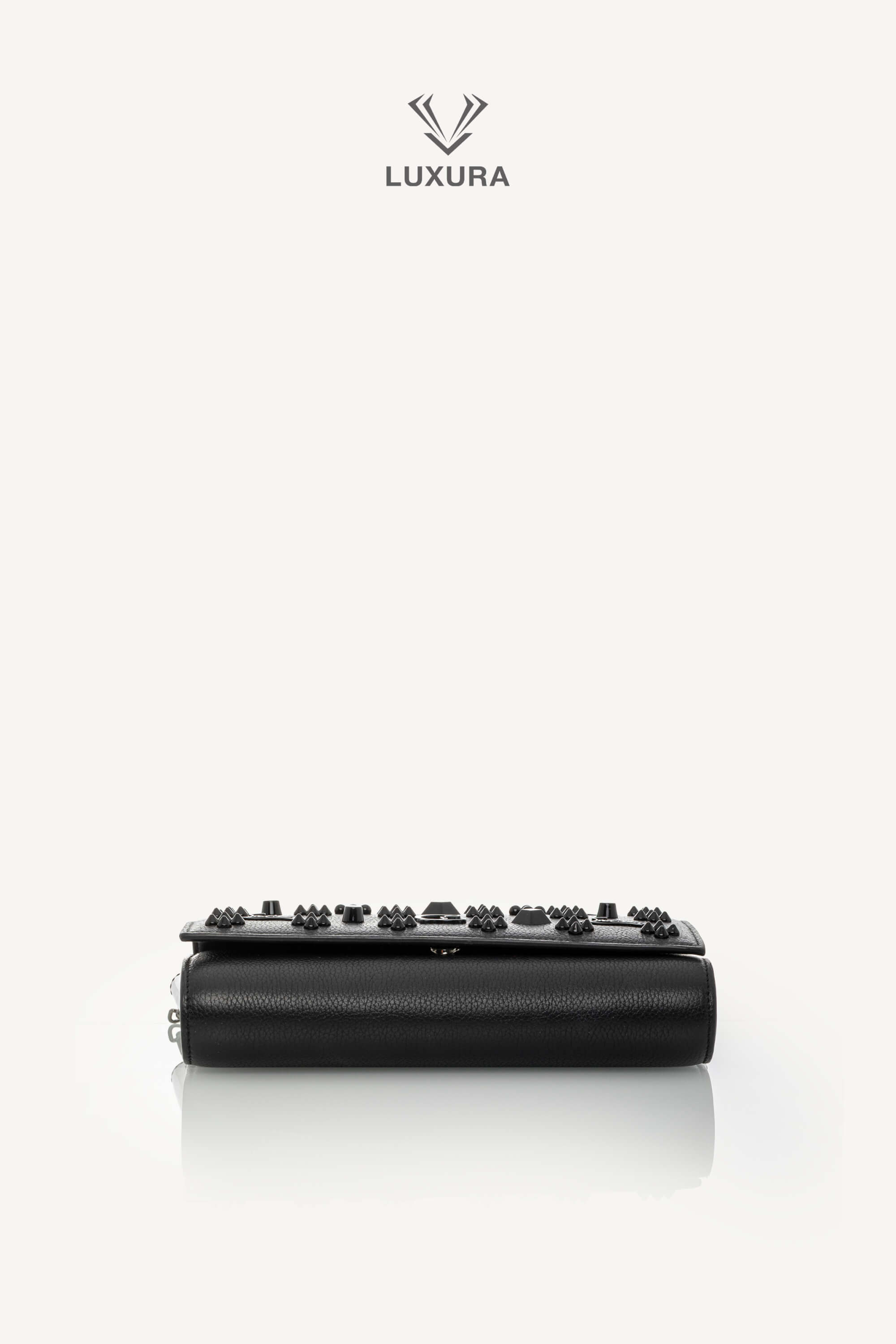 <span style="font-size: 10px;letter-spacing: .15em">BEST DEAL</span><br>            <strong>CHRISTIAN LOUBOUTIN</strong><br>            <div style="margin-top:10px;font-size:16px">Paloma Clutch Grained Calf Leather and Spikes Loubinthesky Black</div><br> - Image 27