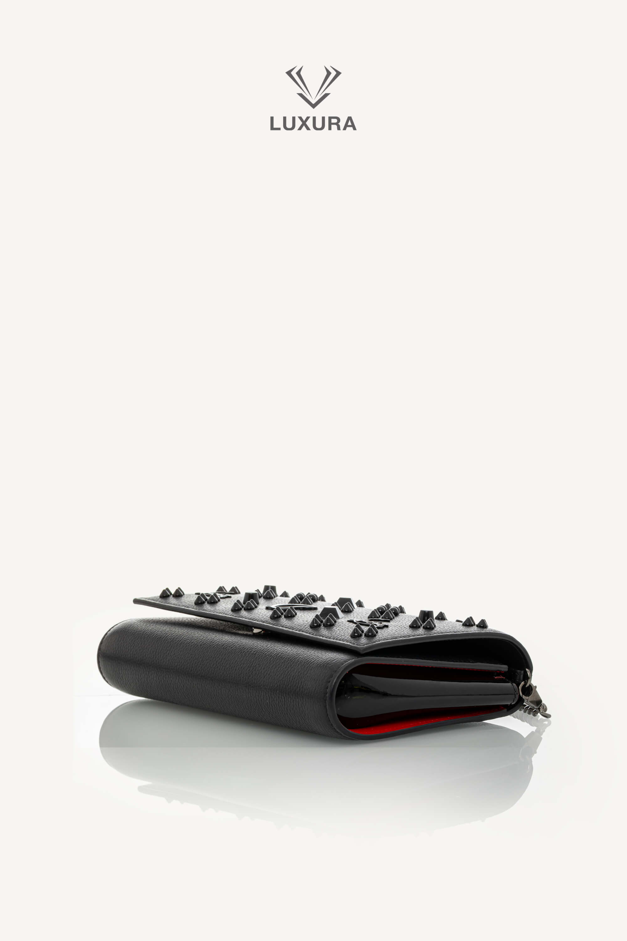 <span style="font-size: 10px;letter-spacing: .15em">BEST DEAL</span><br>            <strong>CHRISTIAN LOUBOUTIN</strong><br>            <div style="margin-top:10px;font-size:16px">Paloma Clutch Grained Calf Leather and Spikes Loubinthesky Black</div><br> - Image 28