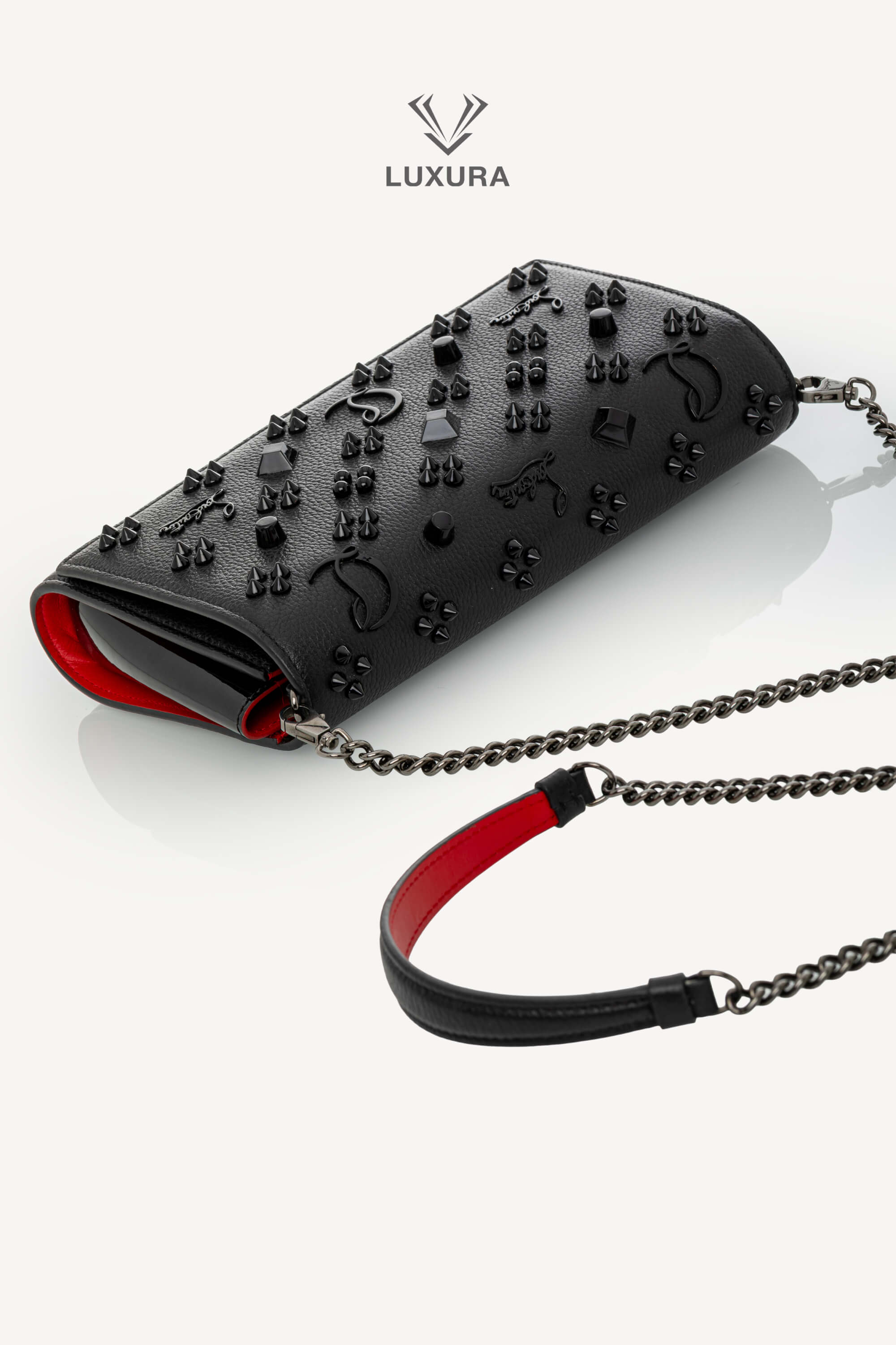 <span style="font-size: 10px;letter-spacing: .15em">BEST DEAL</span><br>            <strong>CHRISTIAN LOUBOUTIN</strong><br>            <div style="margin-top:10px;font-size:16px">Paloma Clutch Grained Calf Leather and Spikes Loubinthesky Black</div><br> - Image 2