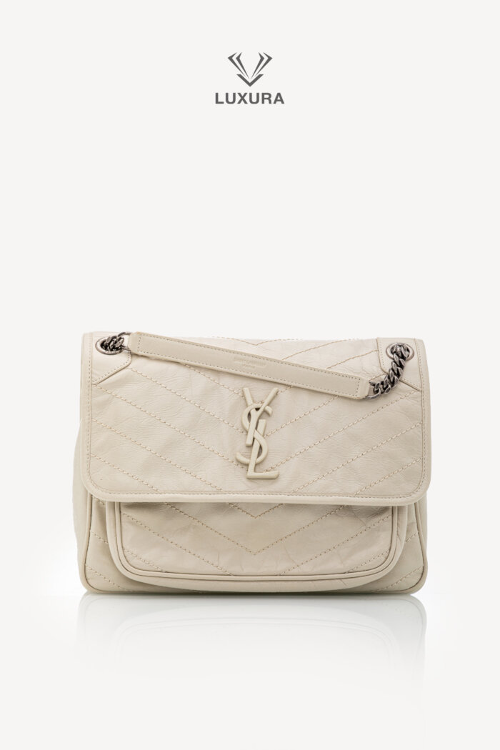 <span style="font-size: 10px;letter-spacing: .15em">BEST DEAL</span><br>            <strong>SAINT LAURENT</strong><br>            <div style="margin-top:10px;font-size:16px">Niki Medium in White Vintage Leather</div><br>