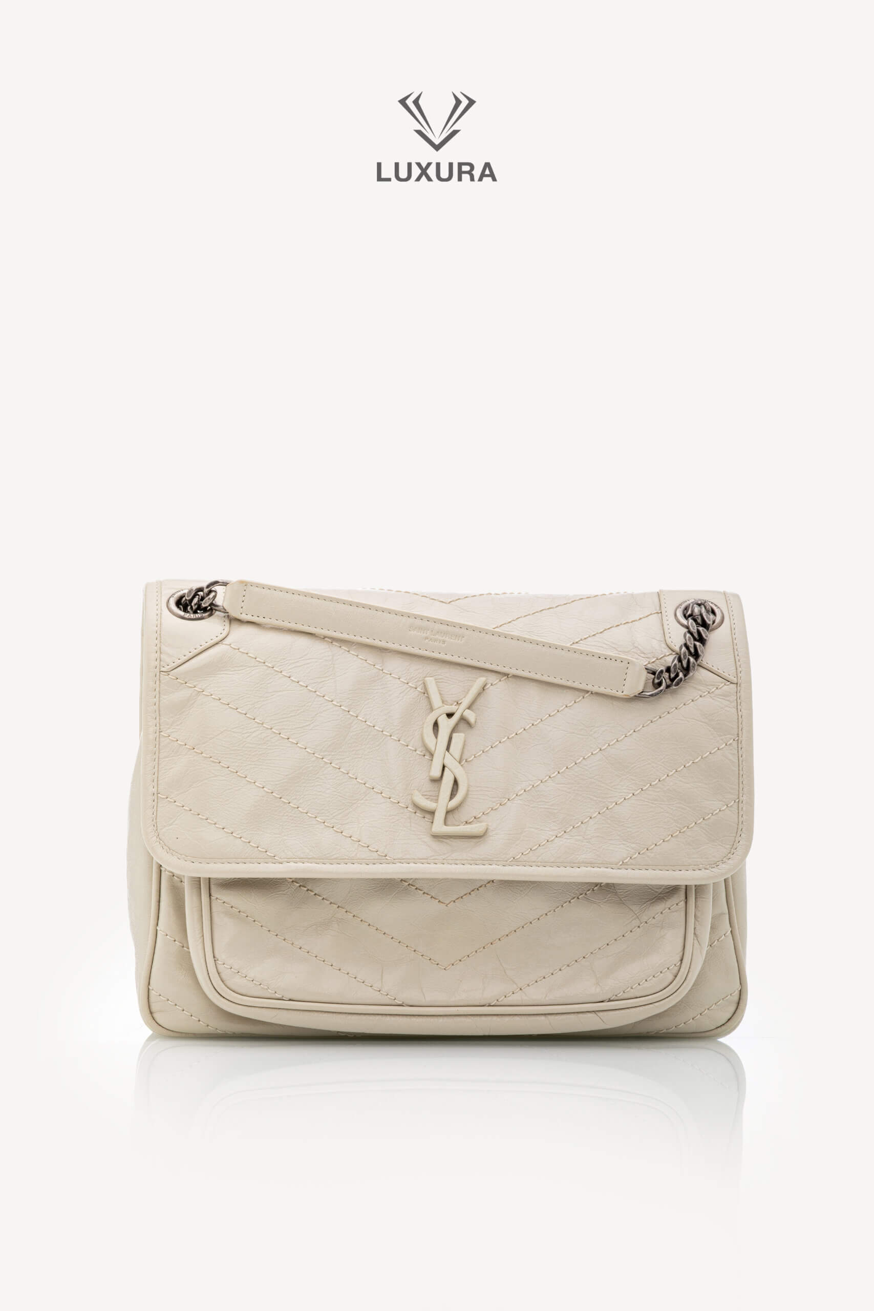 <span style="font-size: 10px;letter-spacing: .15em">BEST DEAL</span><br>            <strong>SAINT LAURENT</strong><br>            <div style="margin-top:10px;font-size:16px">Niki Medium in White Vintage Leather</div><br>