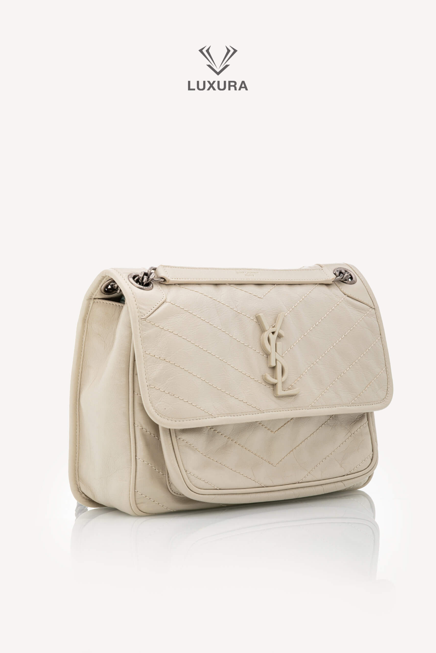 <span style="font-size: 10px;letter-spacing: .15em">BEST DEAL</span><br>            <strong>SAINT LAURENT</strong><br>            <div style="margin-top:10px;font-size:16px">Niki Medium in White Vintage Leather</div><br> - Image 3